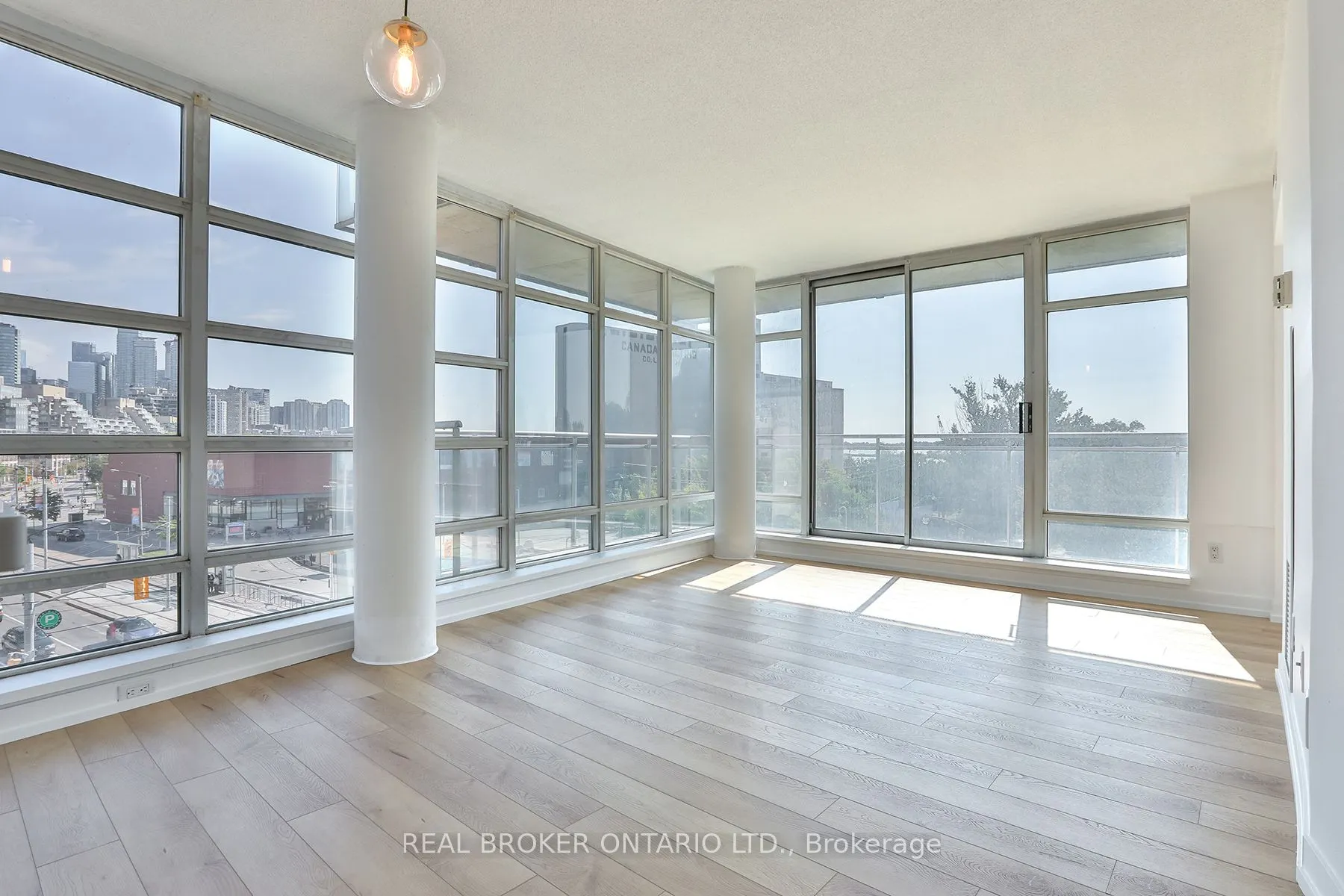 650 Queens Quay W, #607