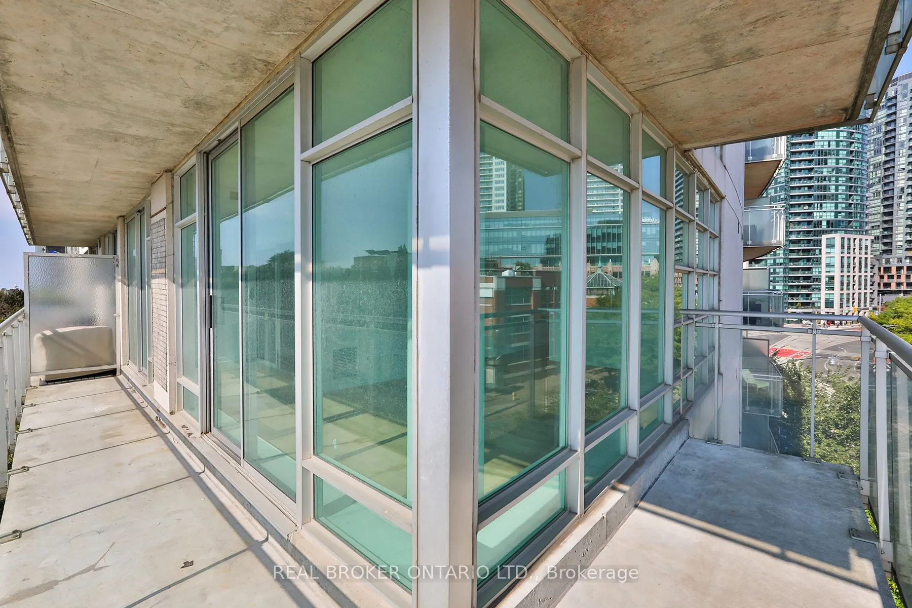 650 Queens Quay W, #607