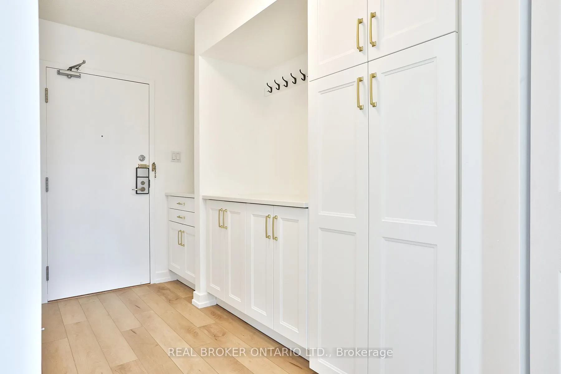 650 Queens Quay W, #607