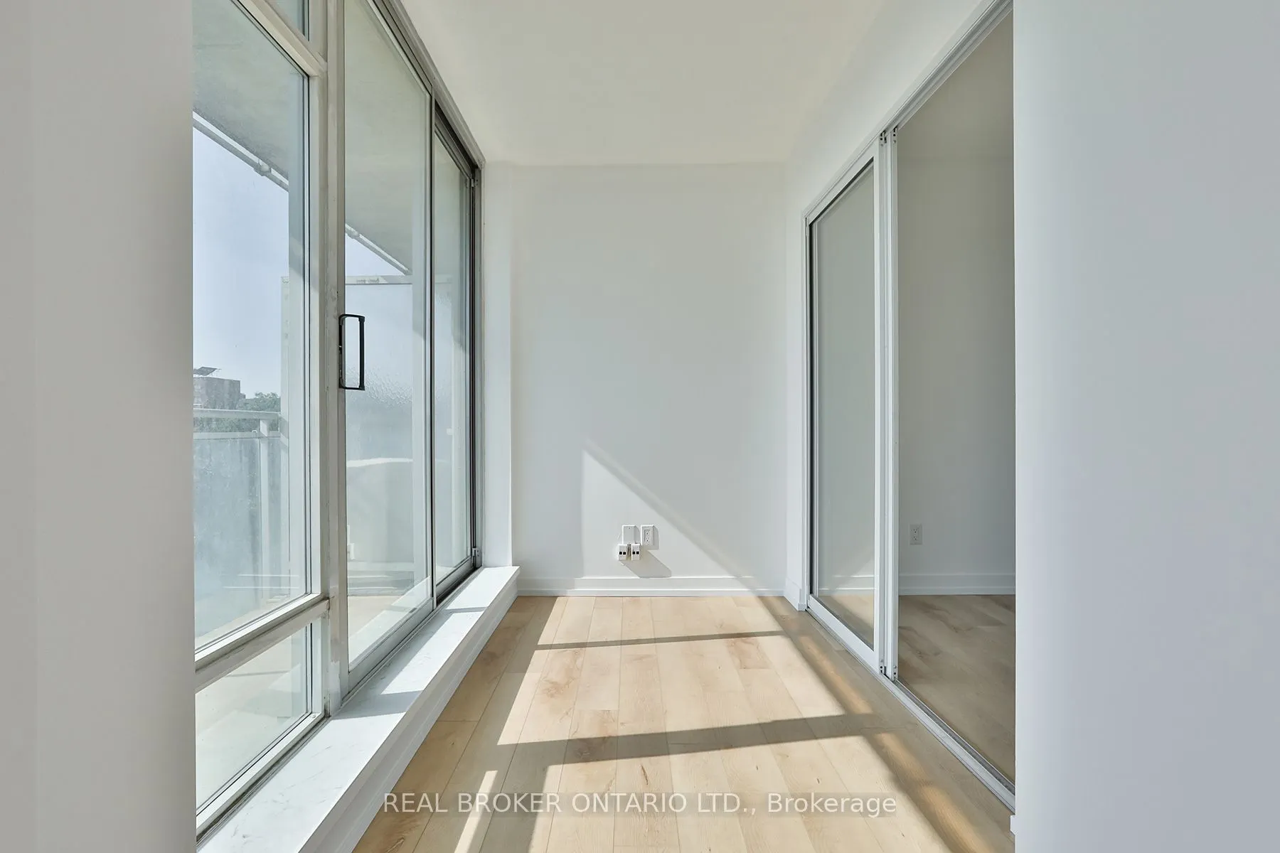 650 Queens Quay W, #607