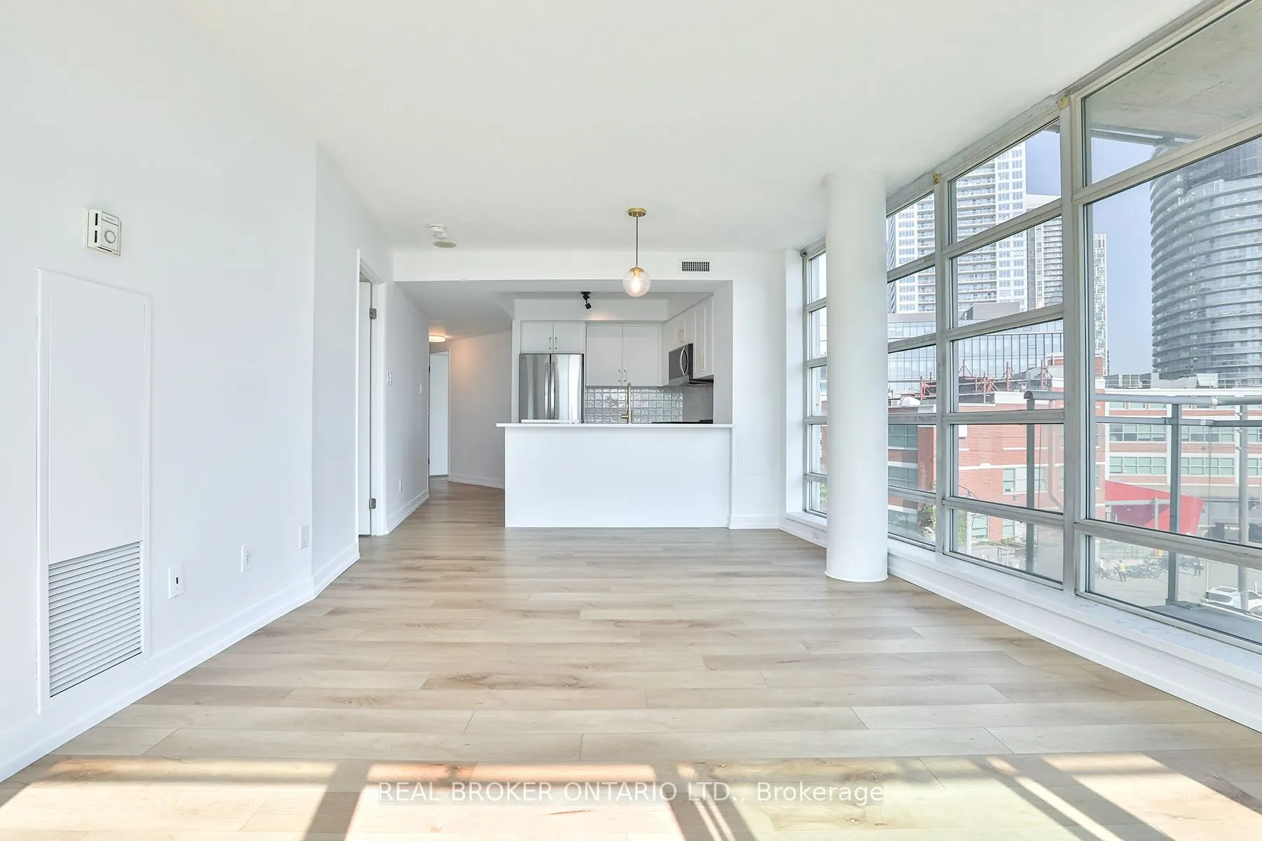 650 Queens Quay W, #607