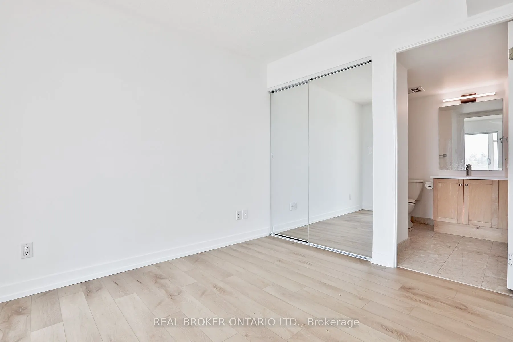 650 Queens Quay W, #607
