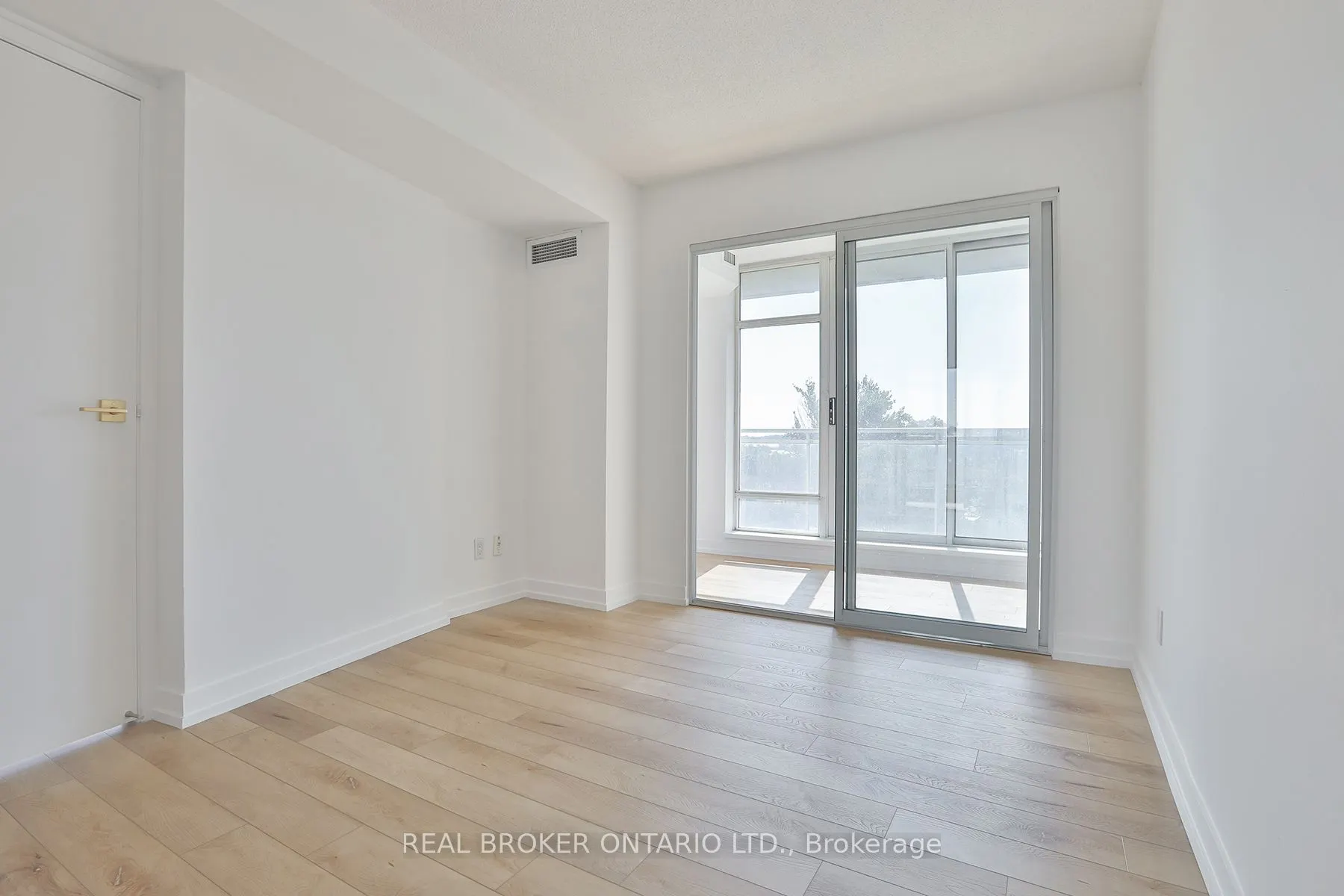 650 Queens Quay W, #607