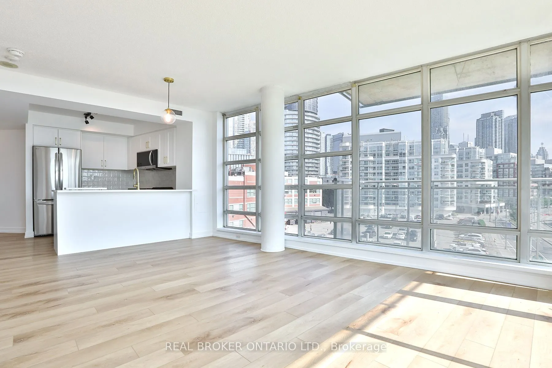 650 Queens Quay W, #607