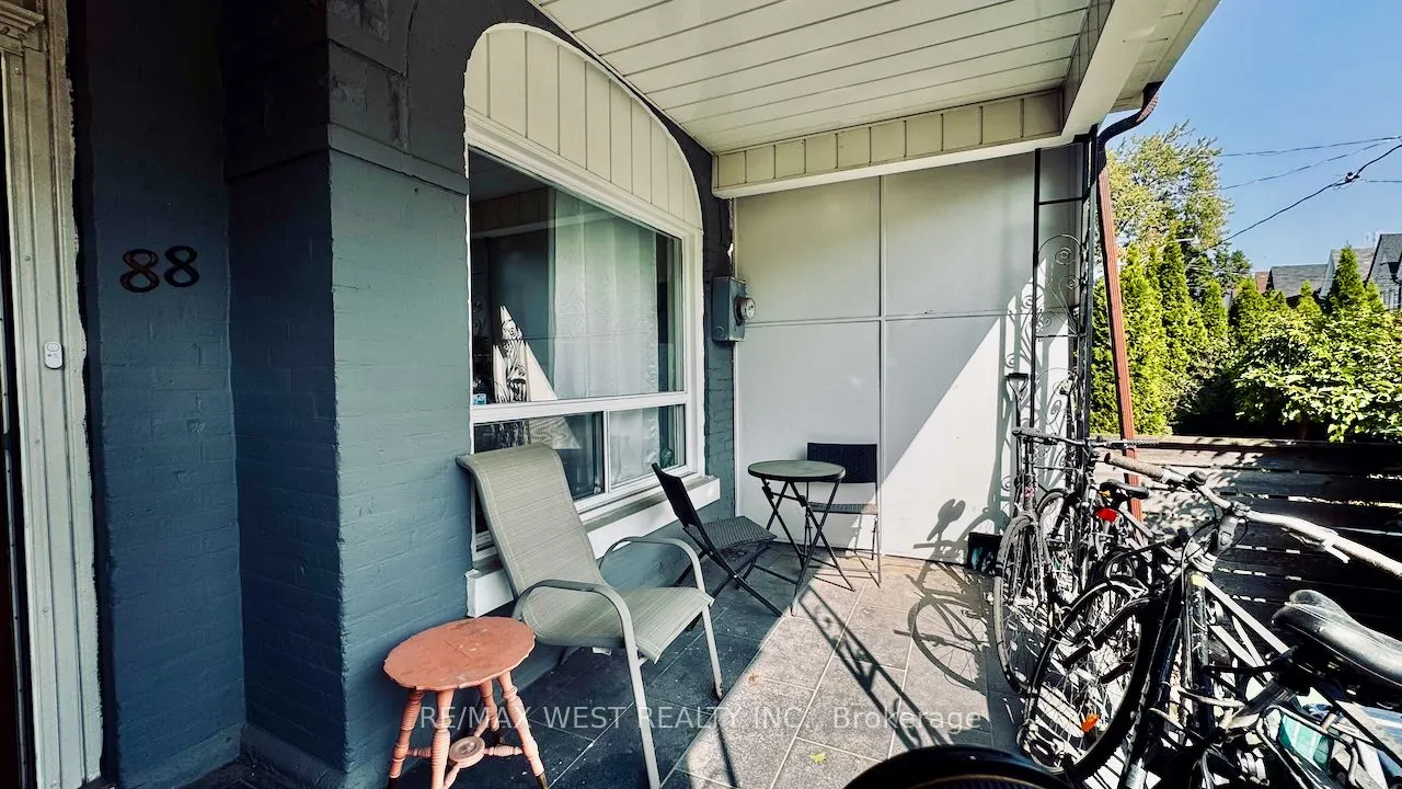 88 Montrose Avenue