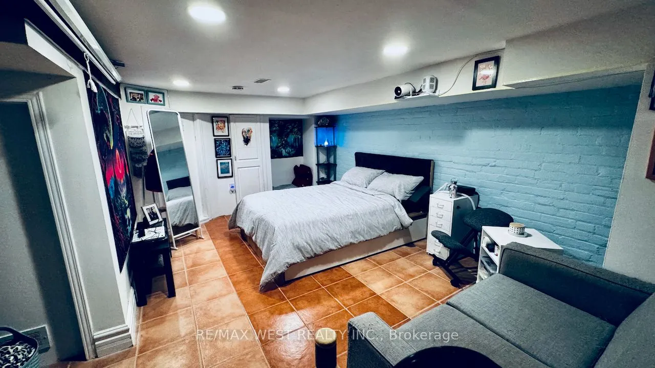 88 Montrose Avenue
