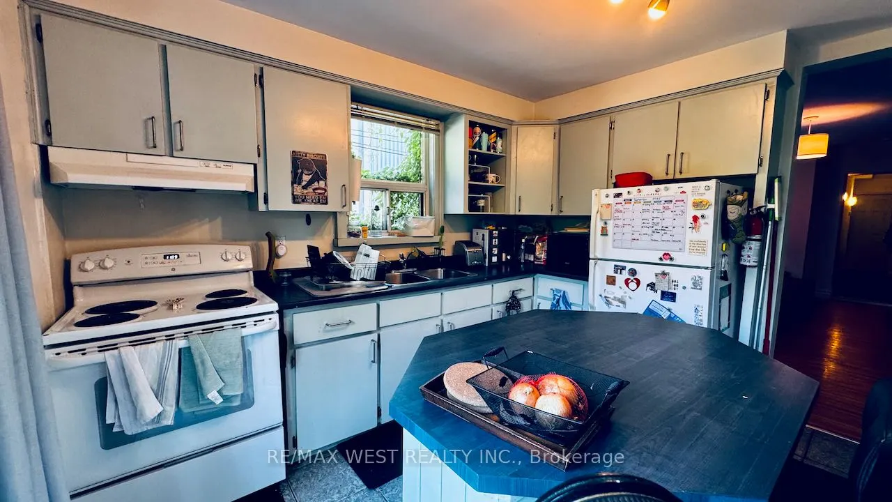 88 Montrose Avenue