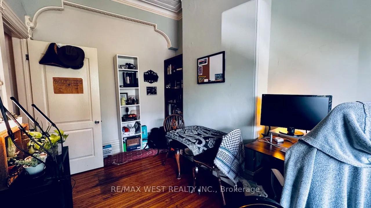 88 Montrose Avenue