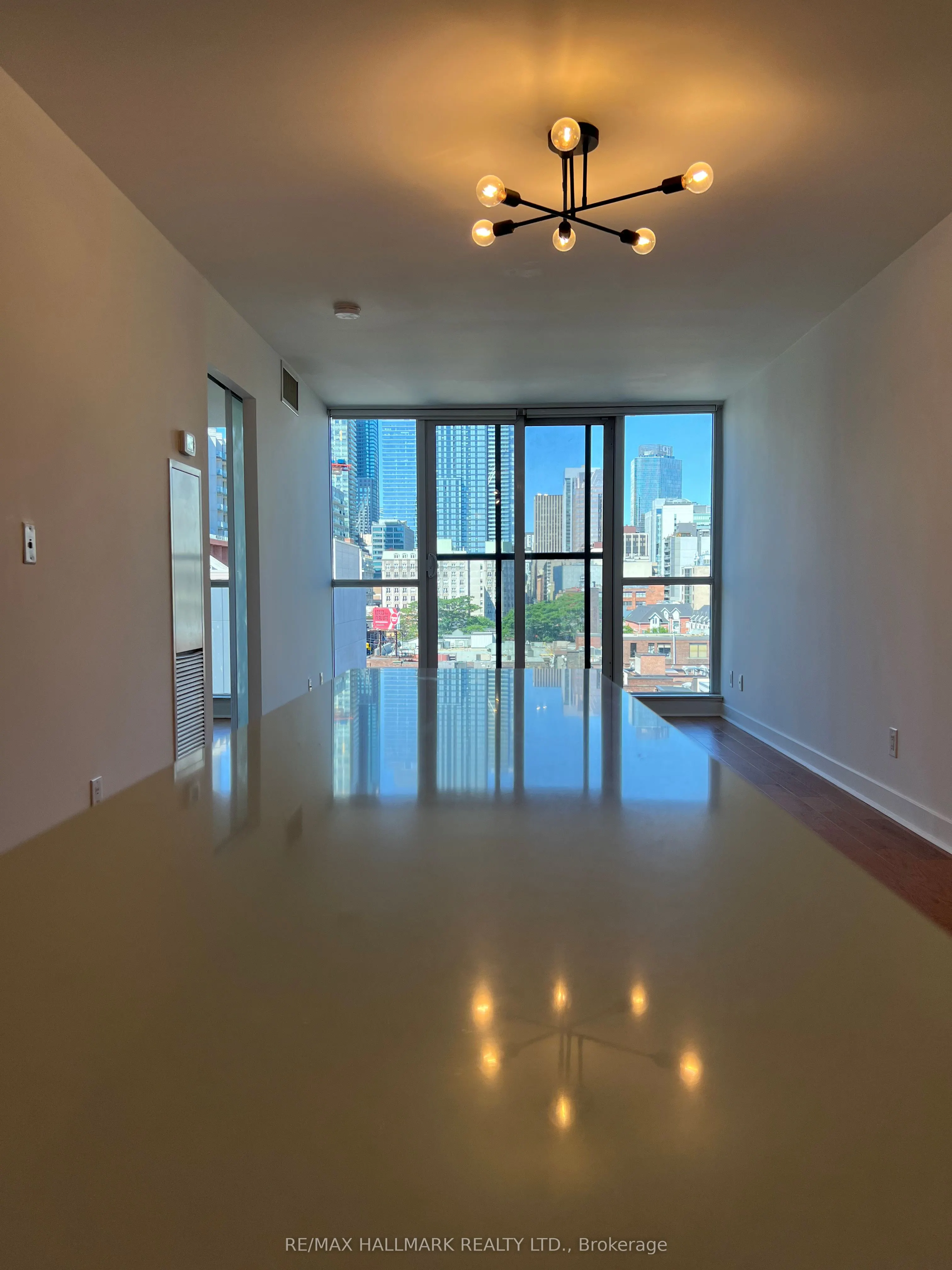 320 RICHMOND Street E, #806