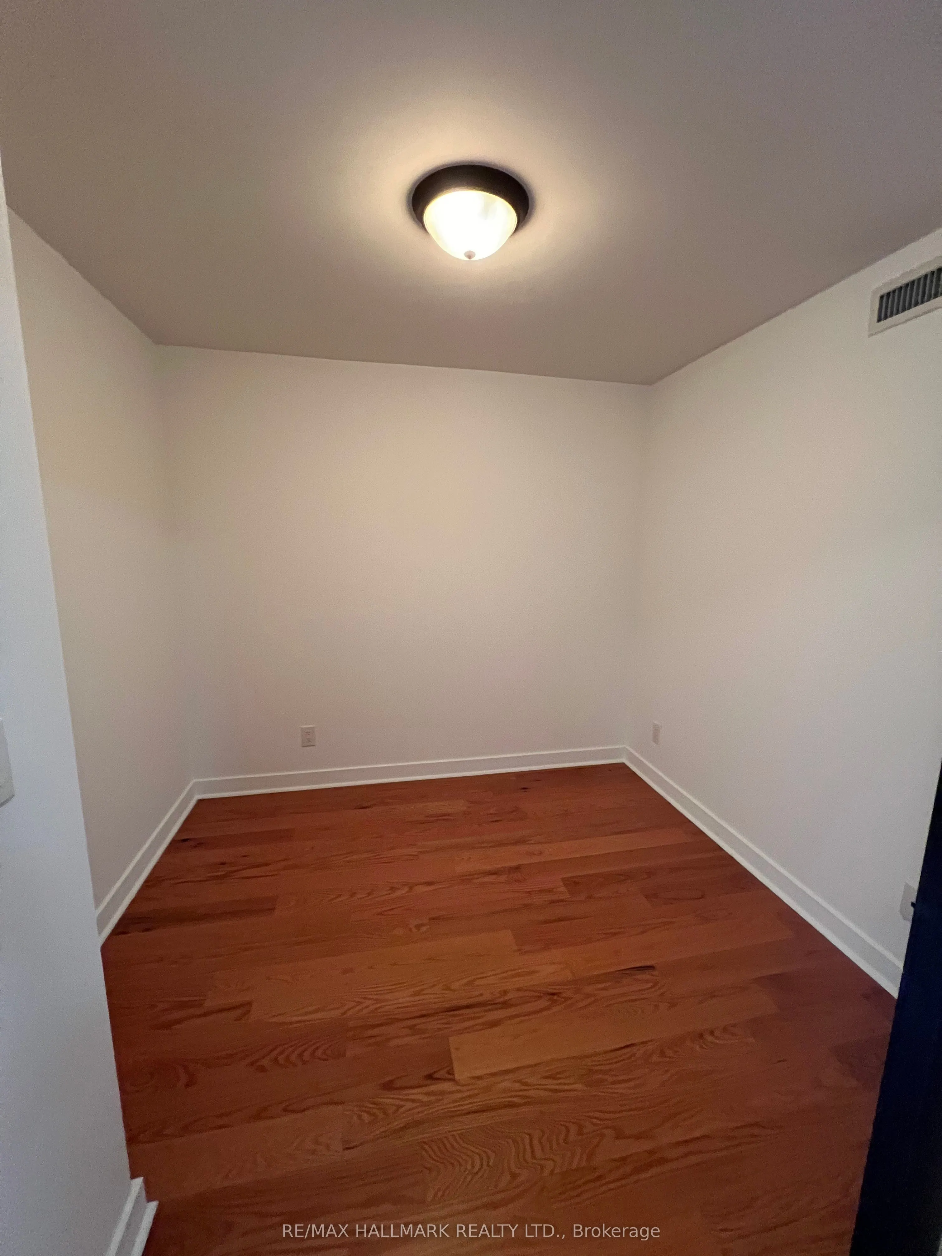 320 RICHMOND Street E, #806