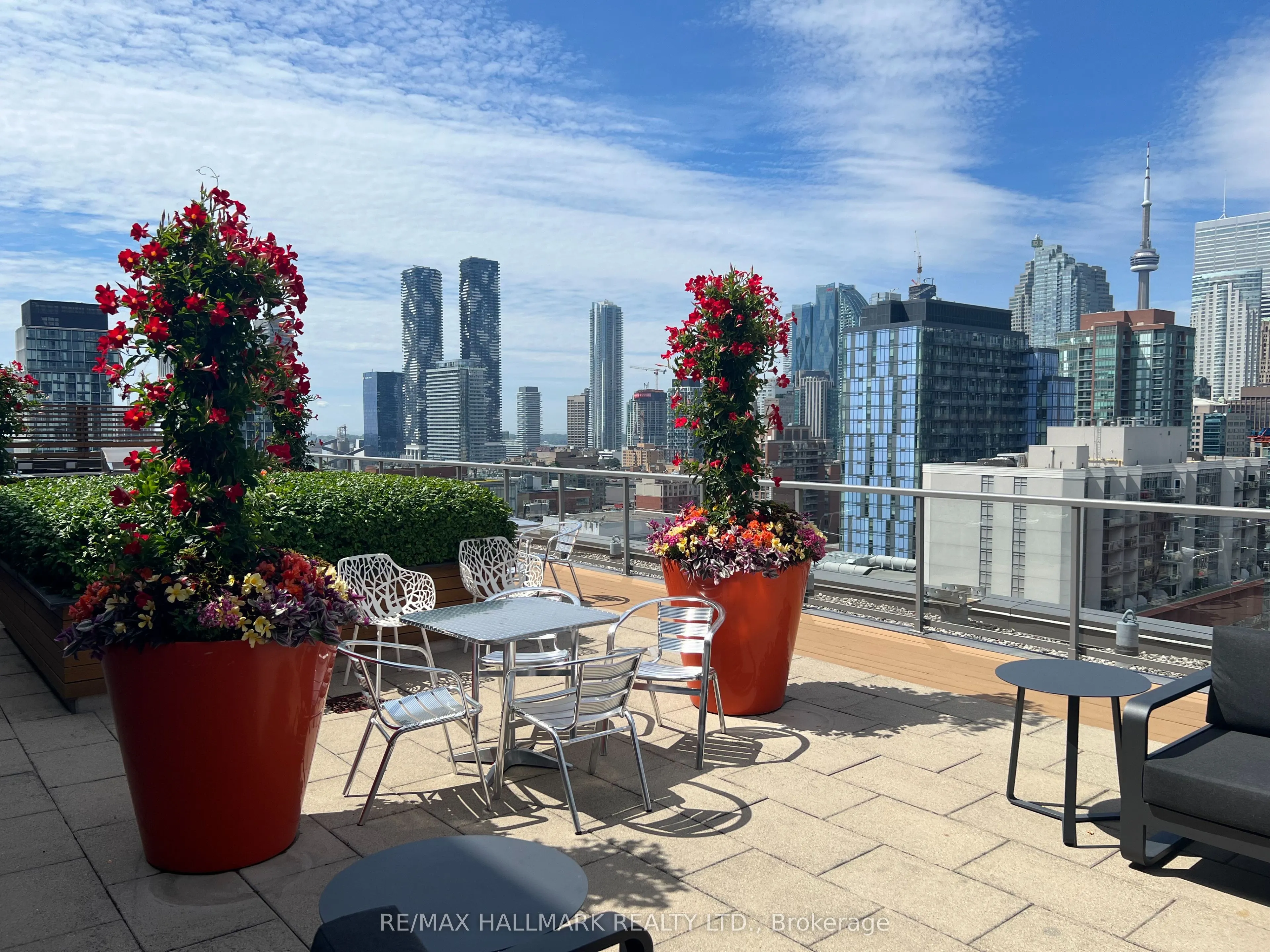 320 RICHMOND Street E, #806