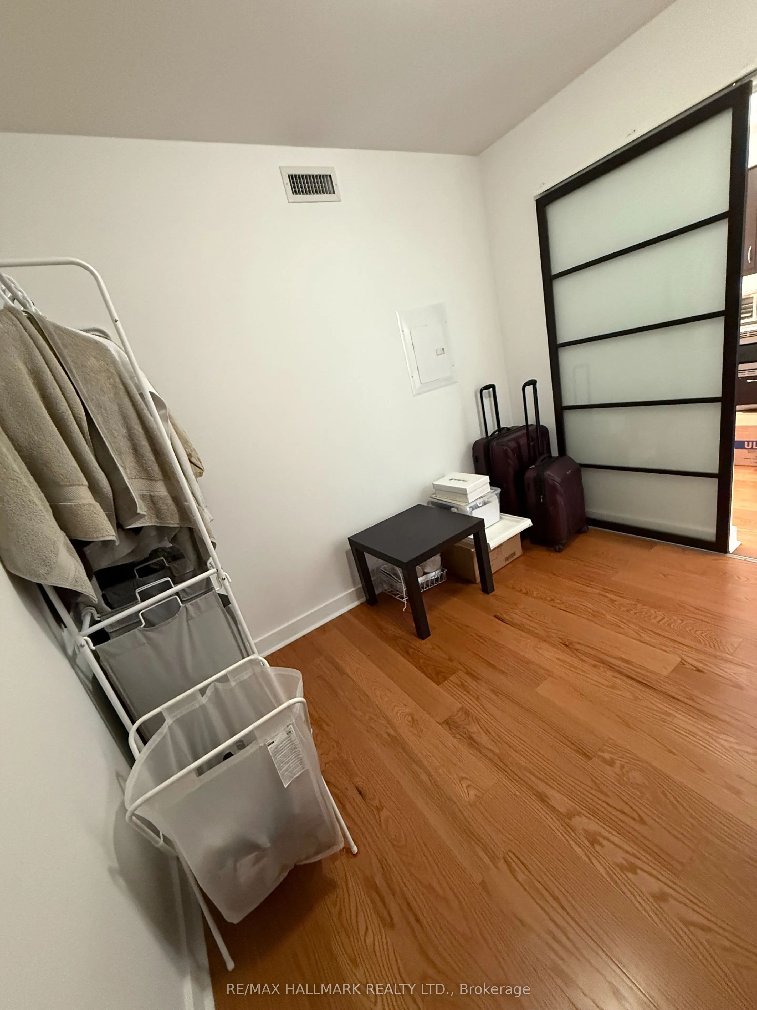 320 RICHMOND Street E, #806