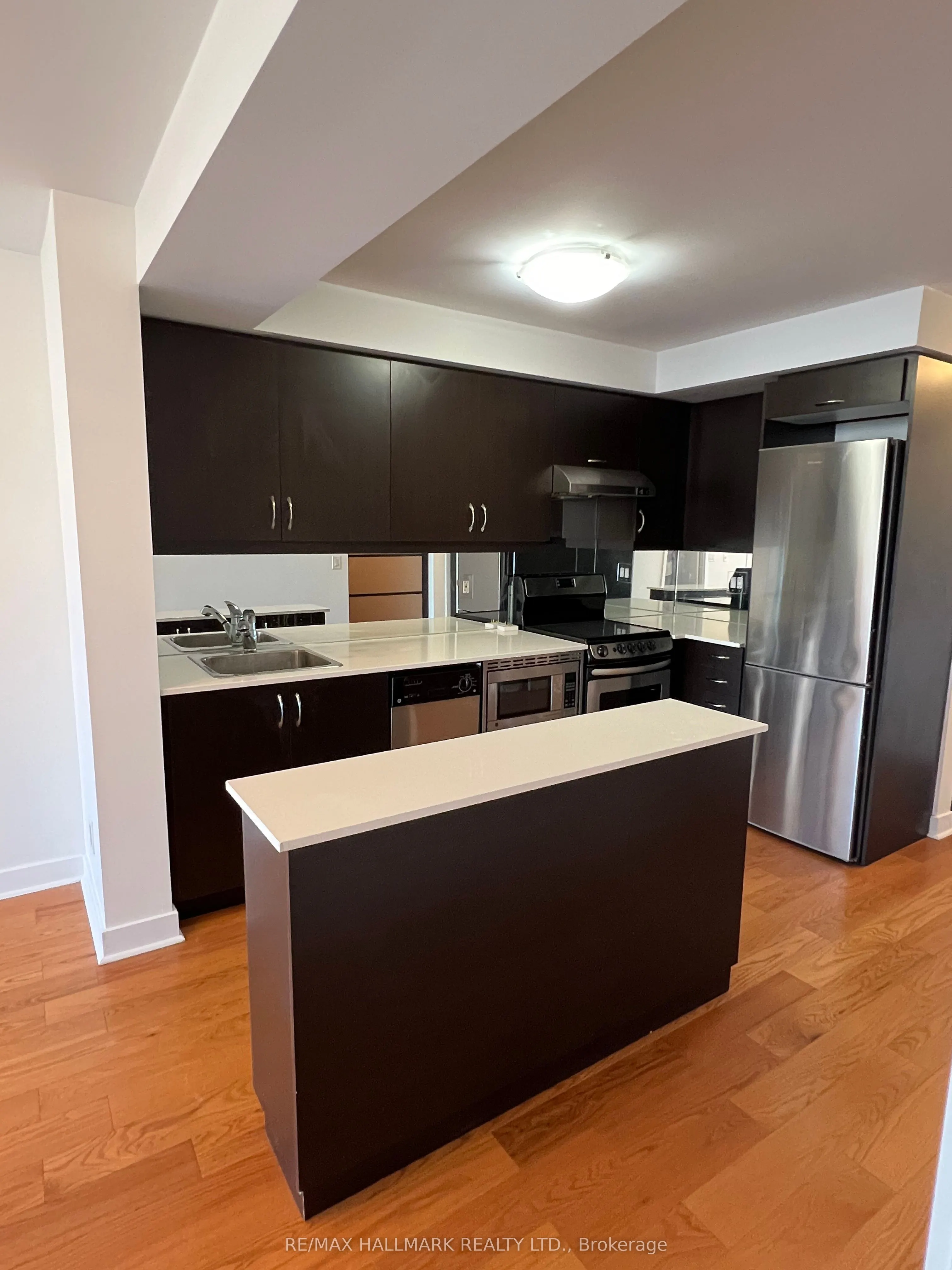 320 RICHMOND Street E, #806