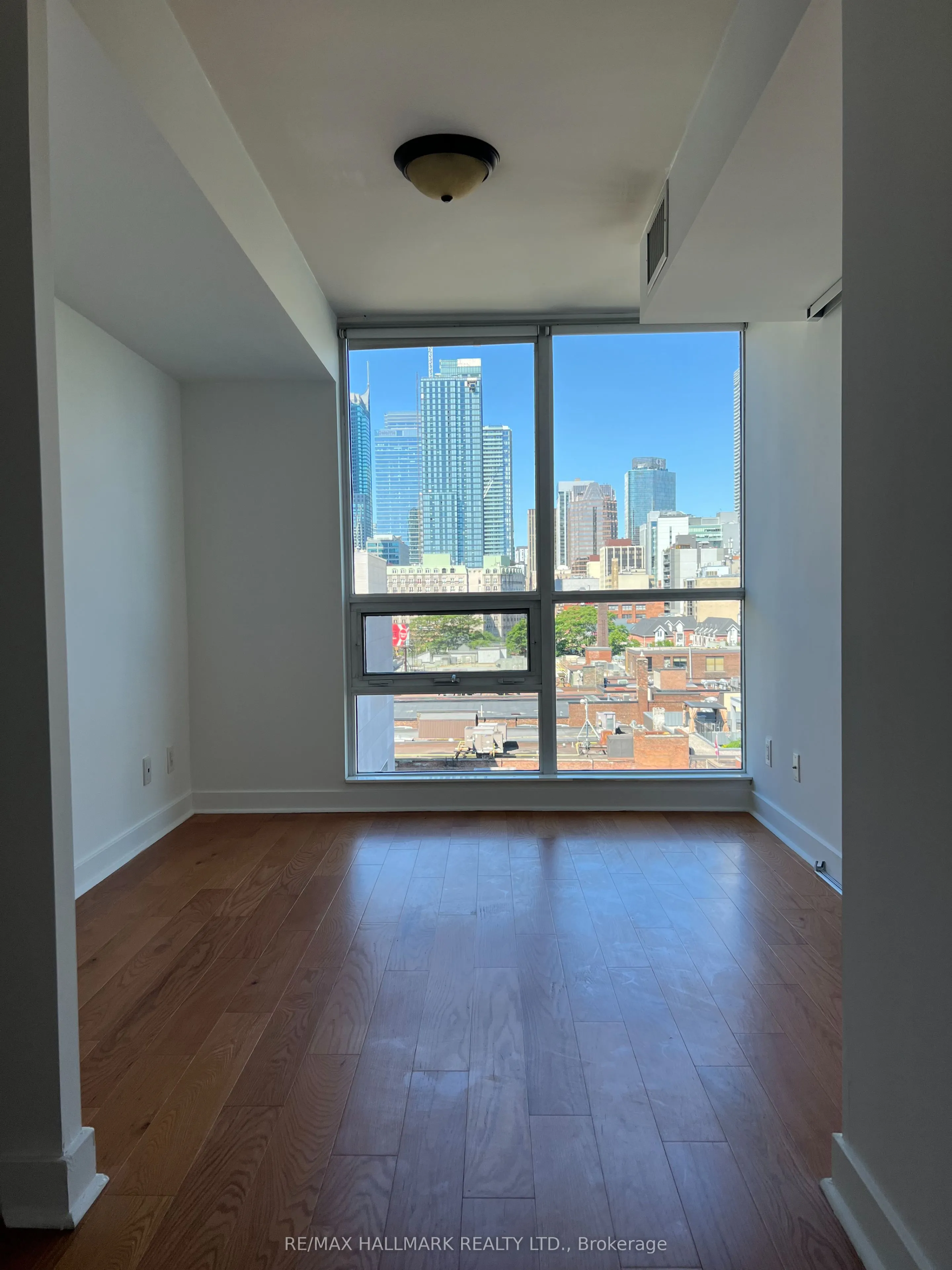 320 RICHMOND Street E, #806