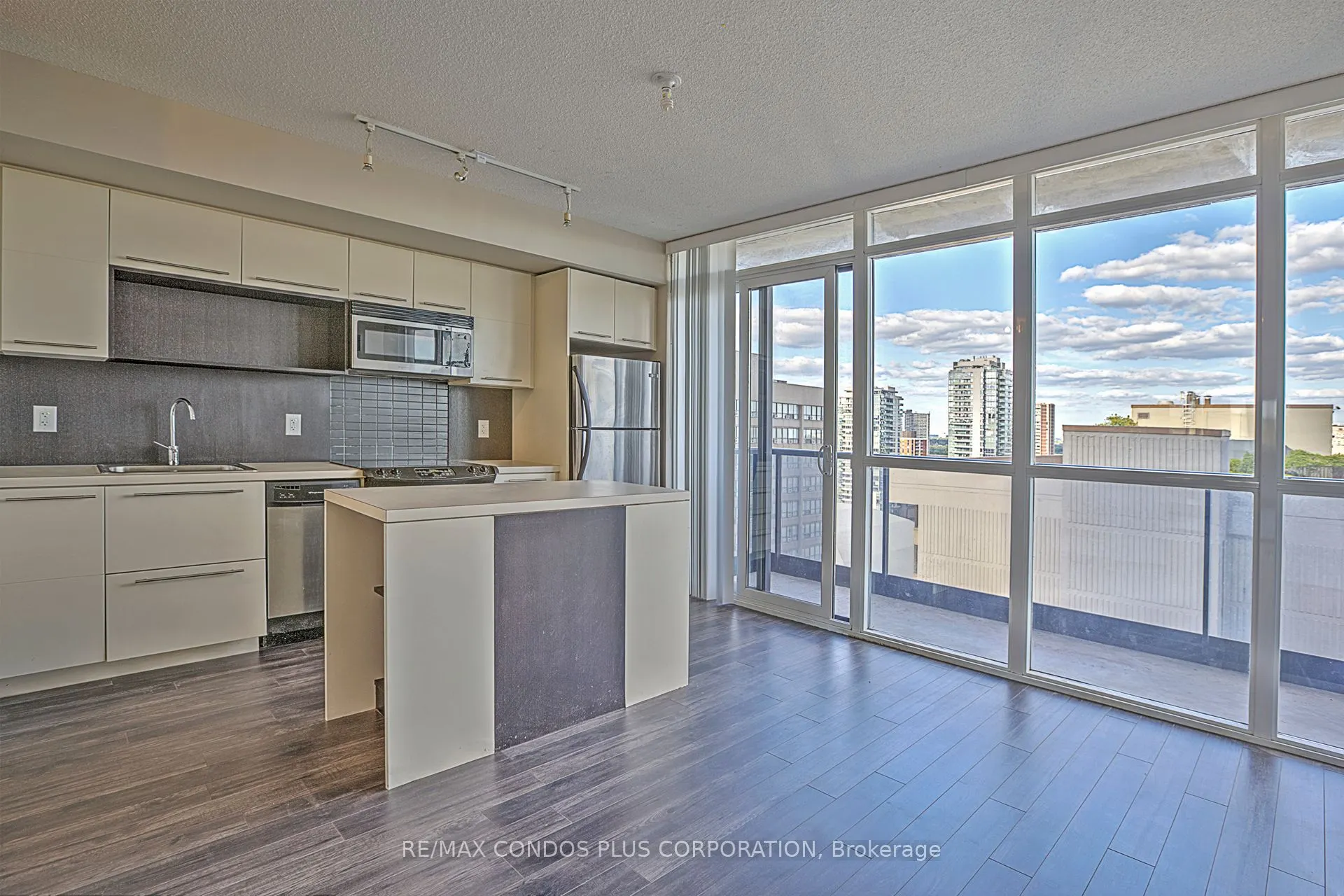 25 Carlton Street, #2210