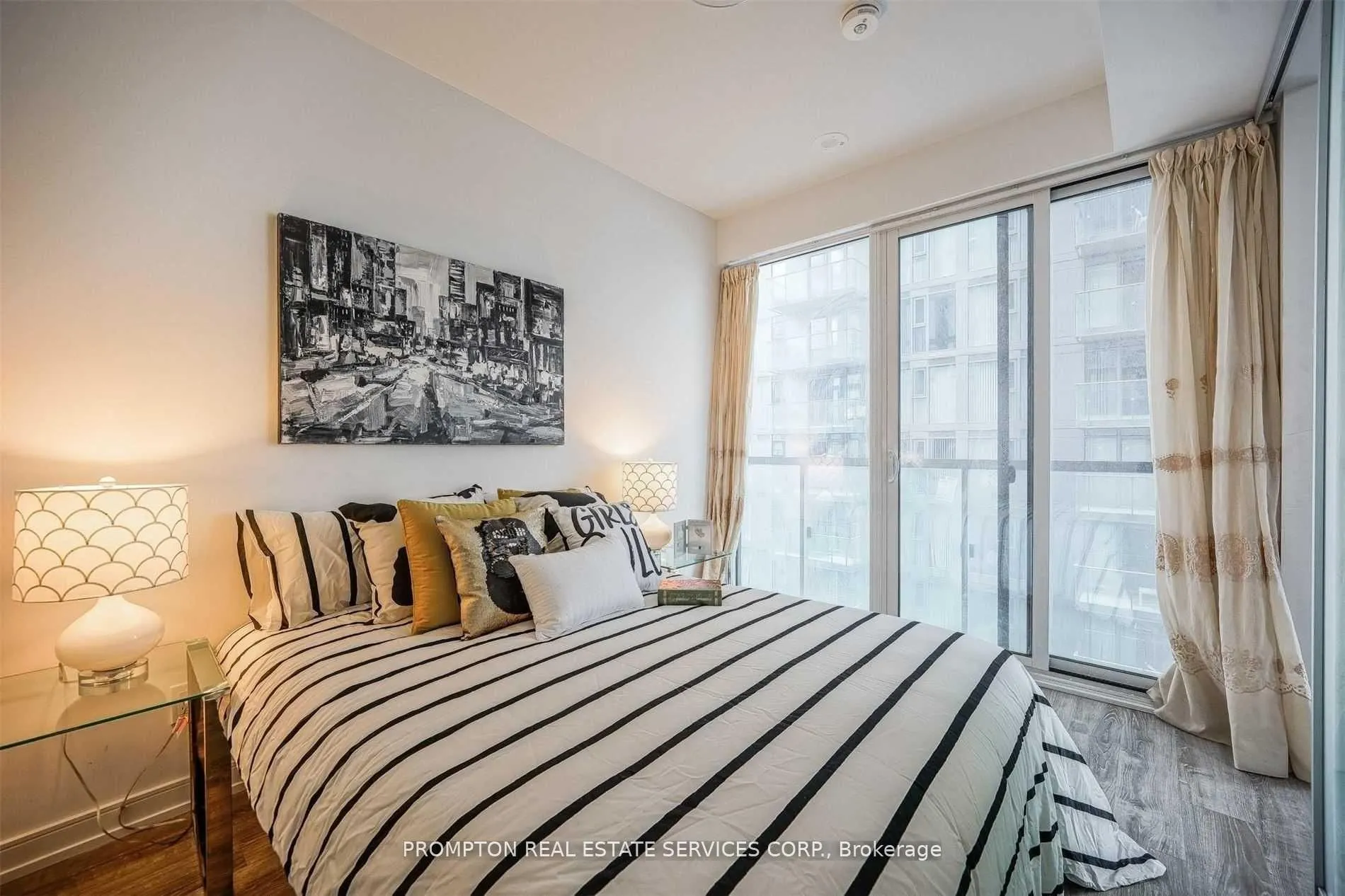 28 wellesley Street, #05