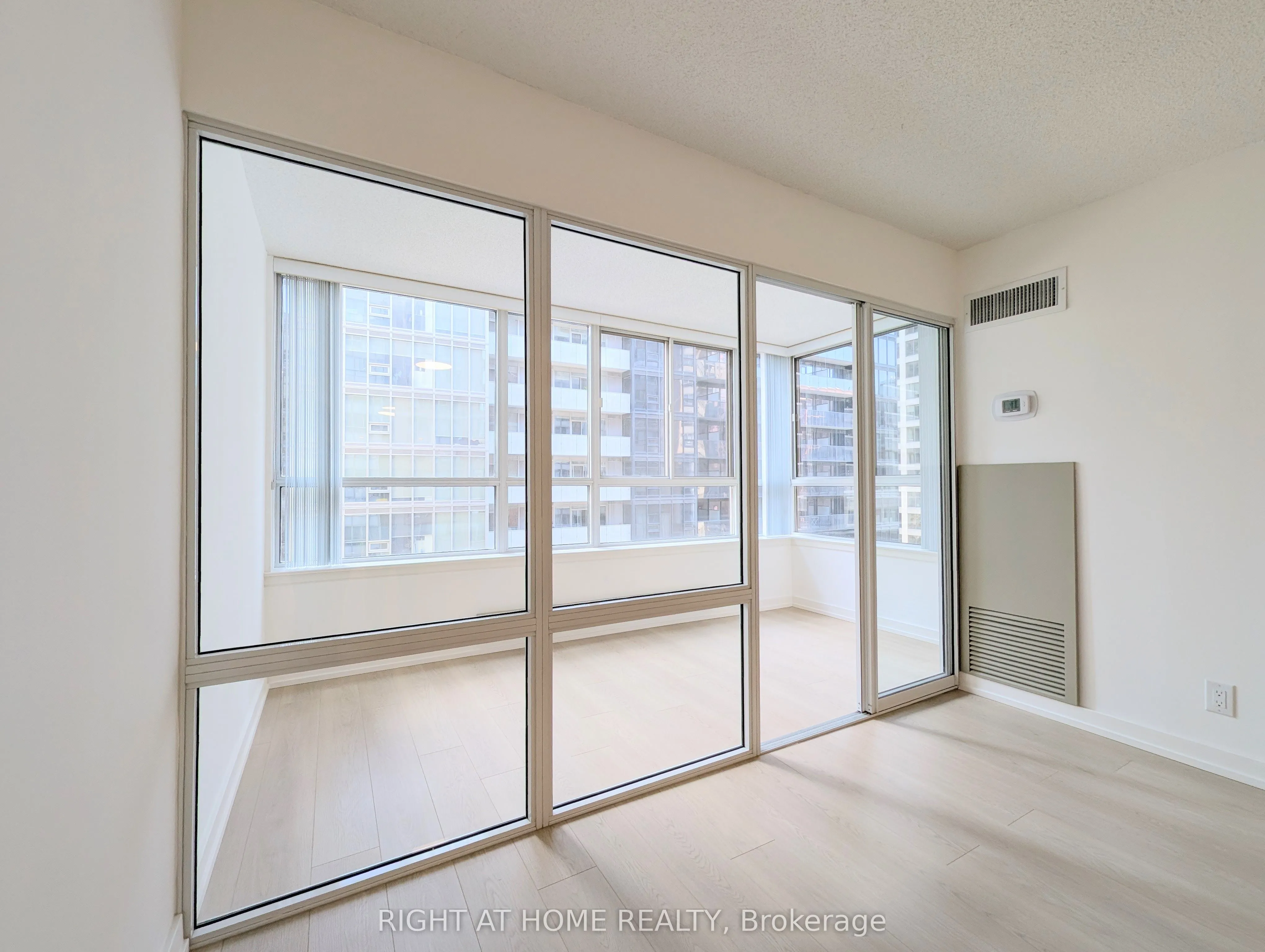 44 Gerrard Street W, #1211