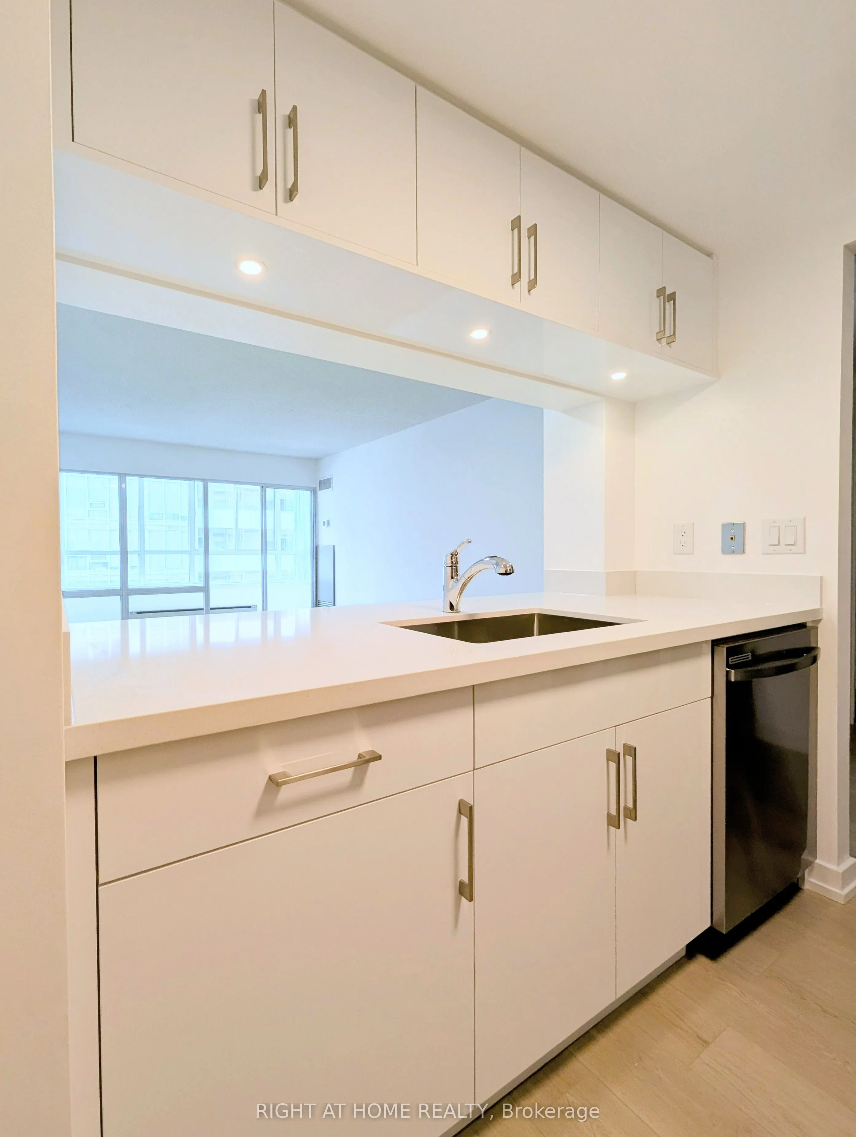 44 Gerrard Street W, #1211