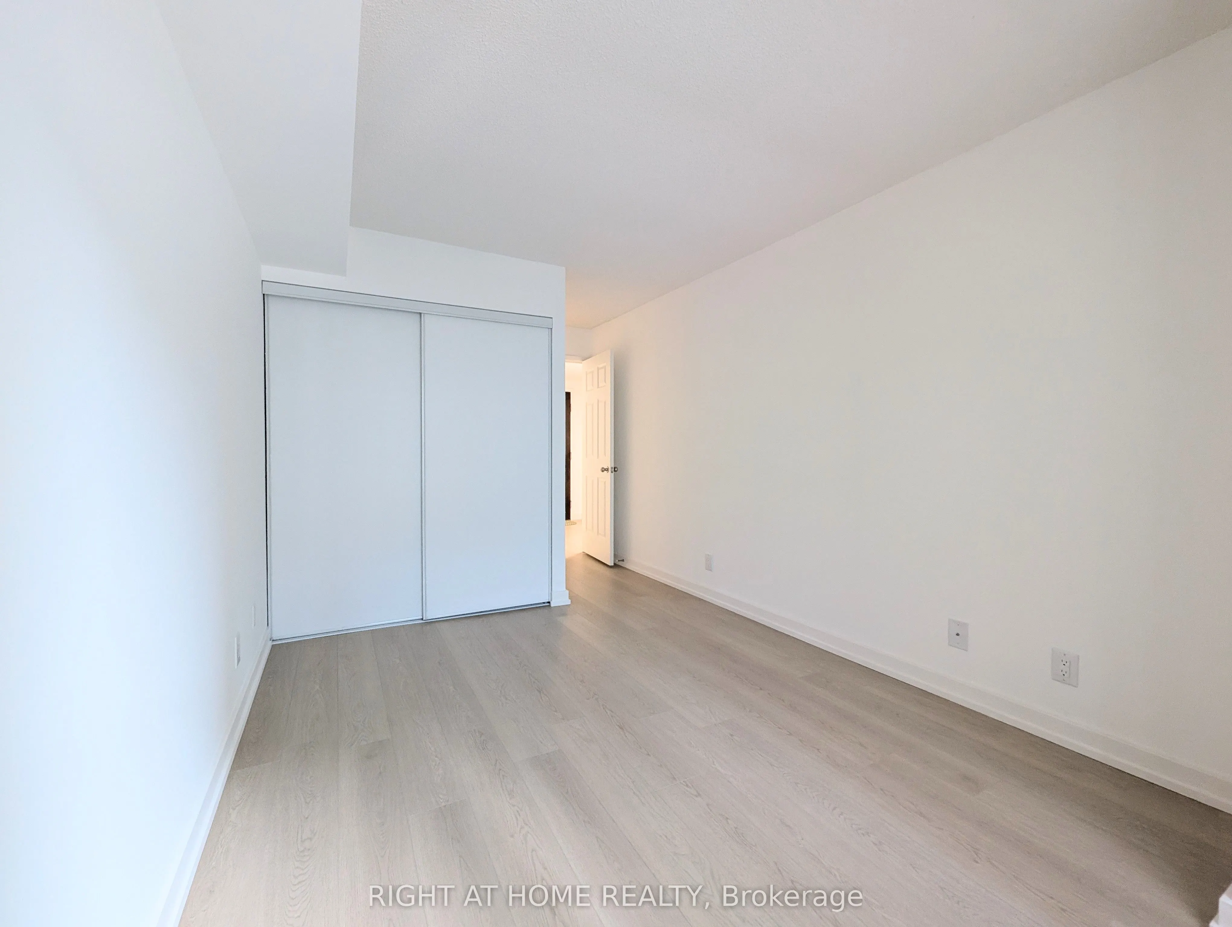 44 Gerrard Street W, #1211