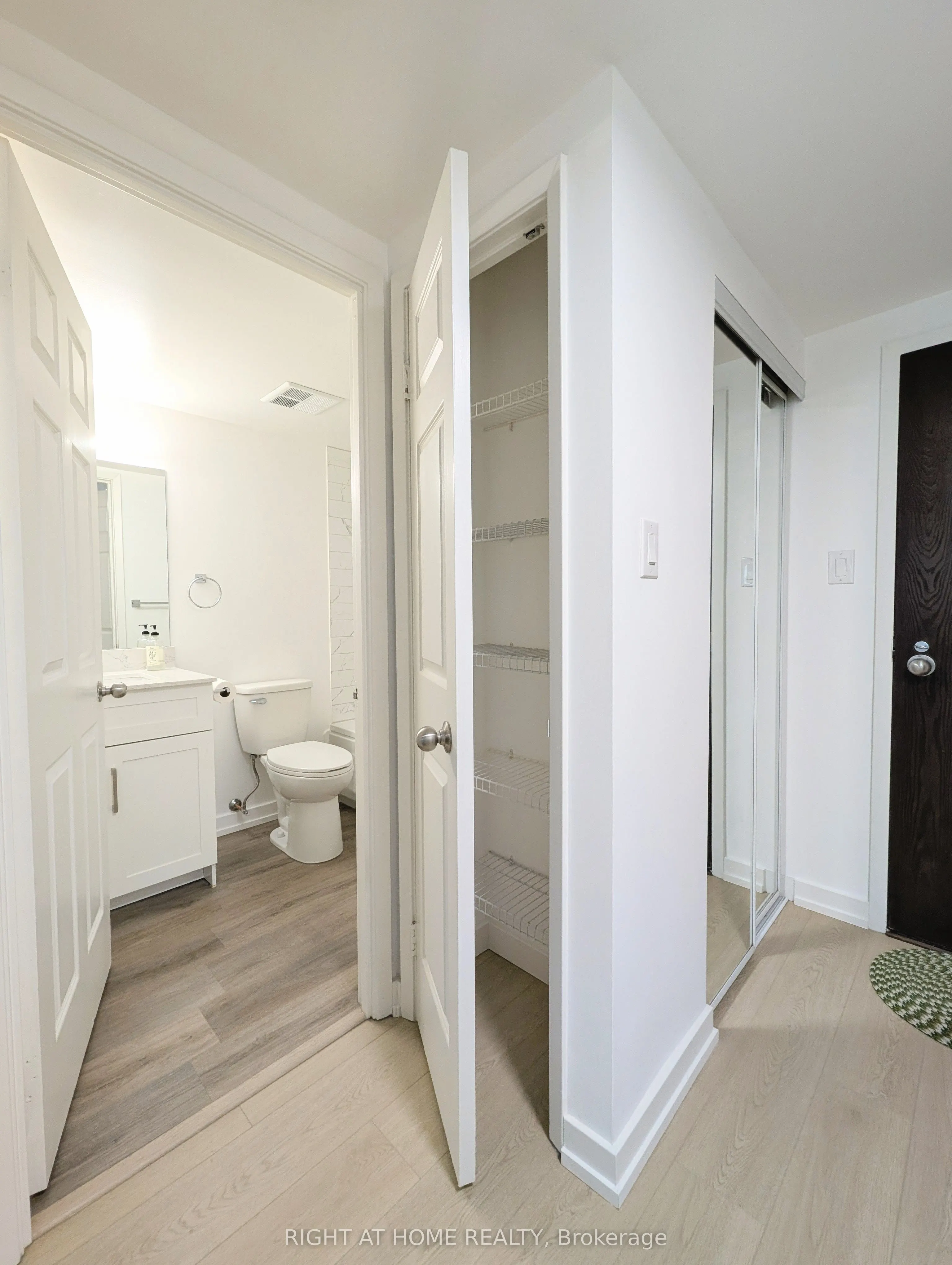44 Gerrard Street W, #1211