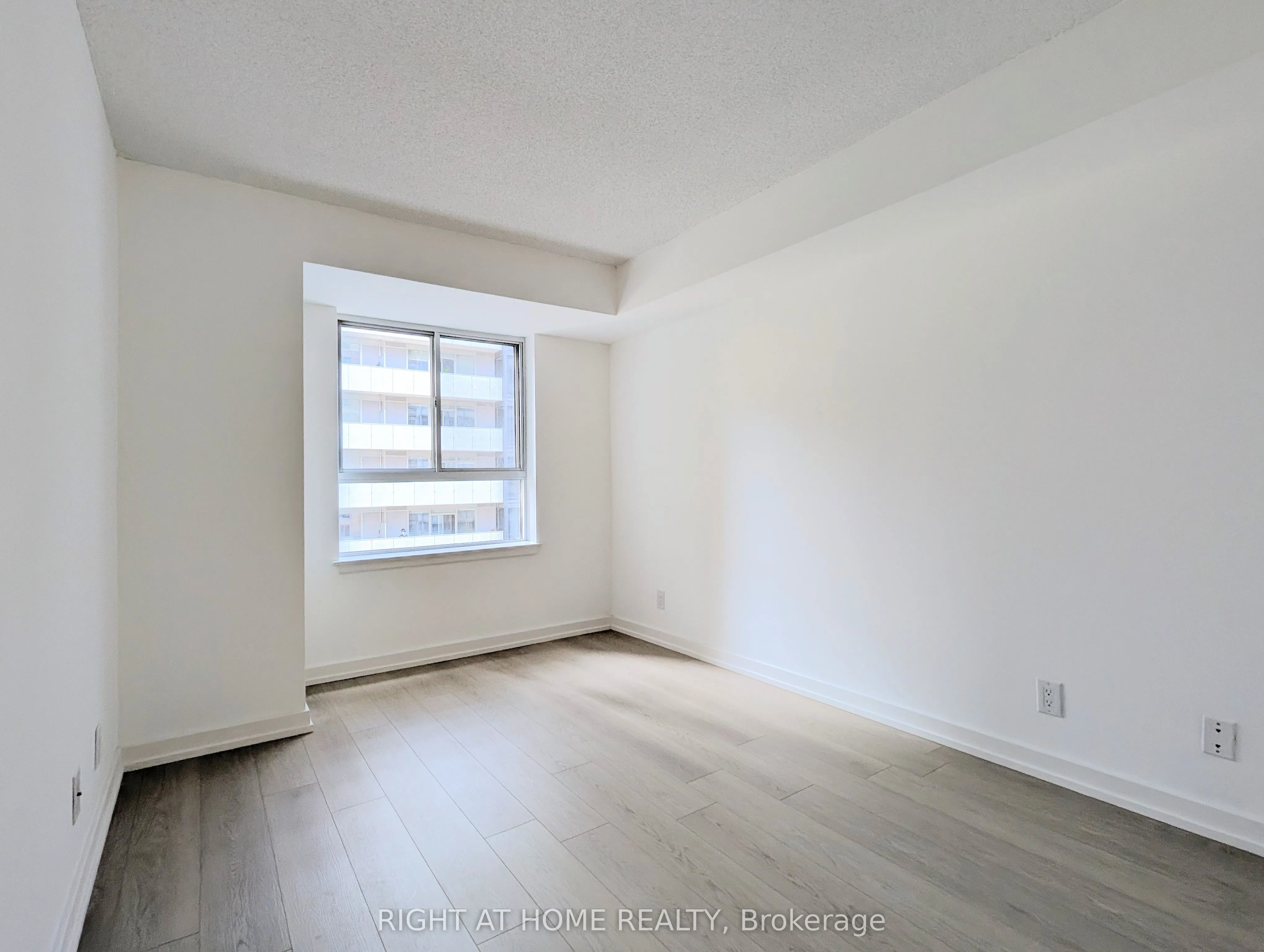 44 Gerrard Street W, #1211