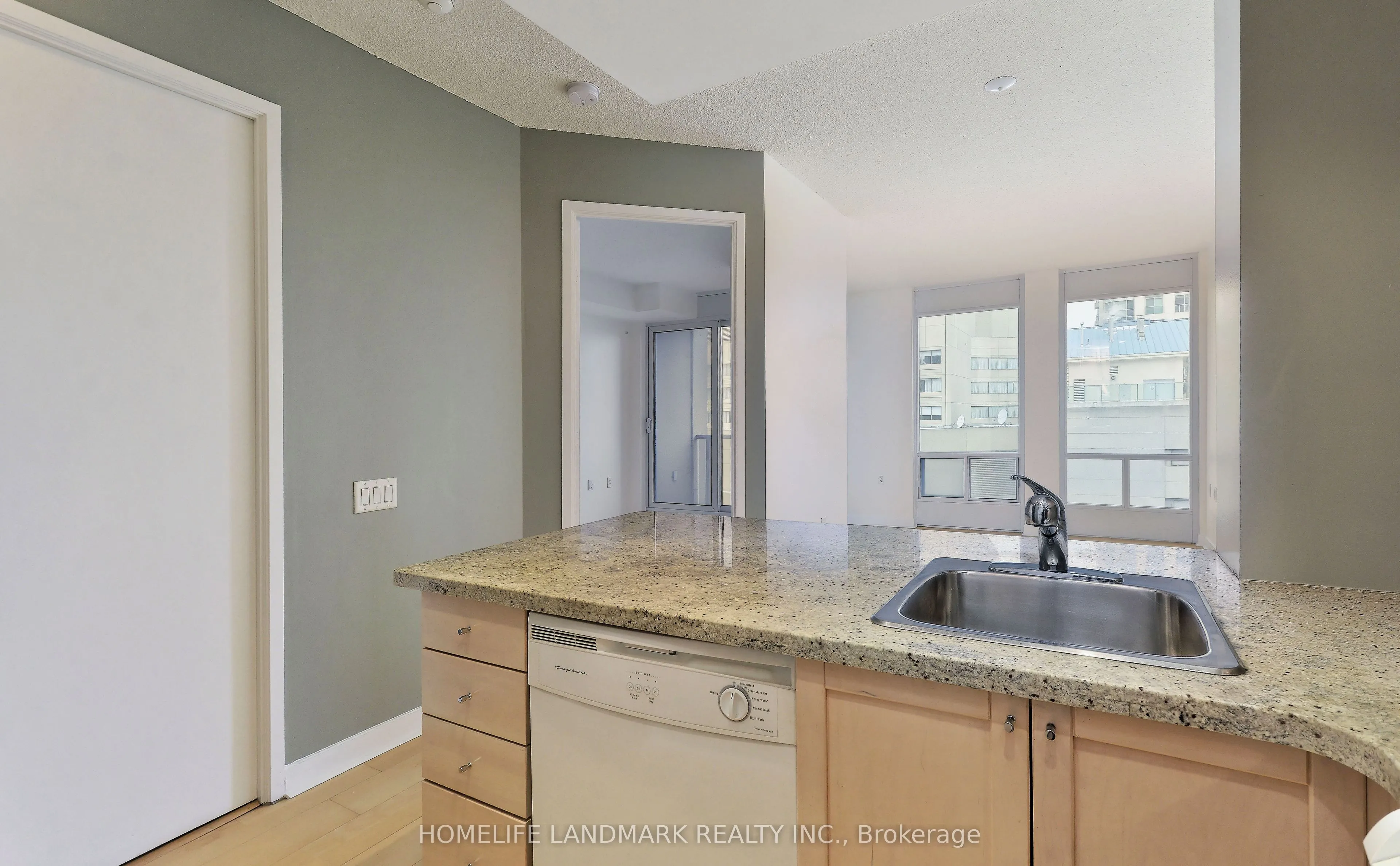 85 Bloor Street E, #1203