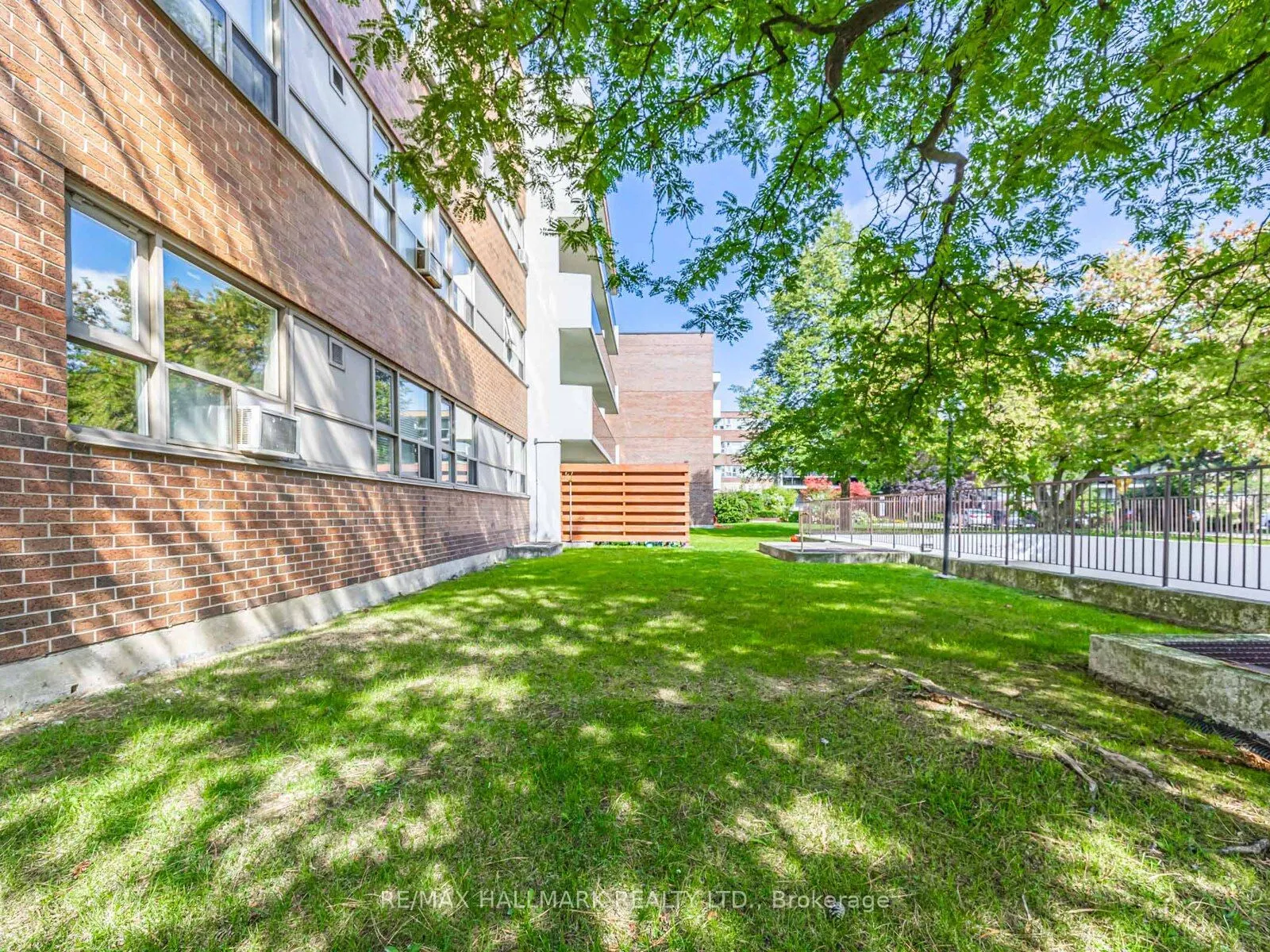 40 Sunrise Avenue, #104
