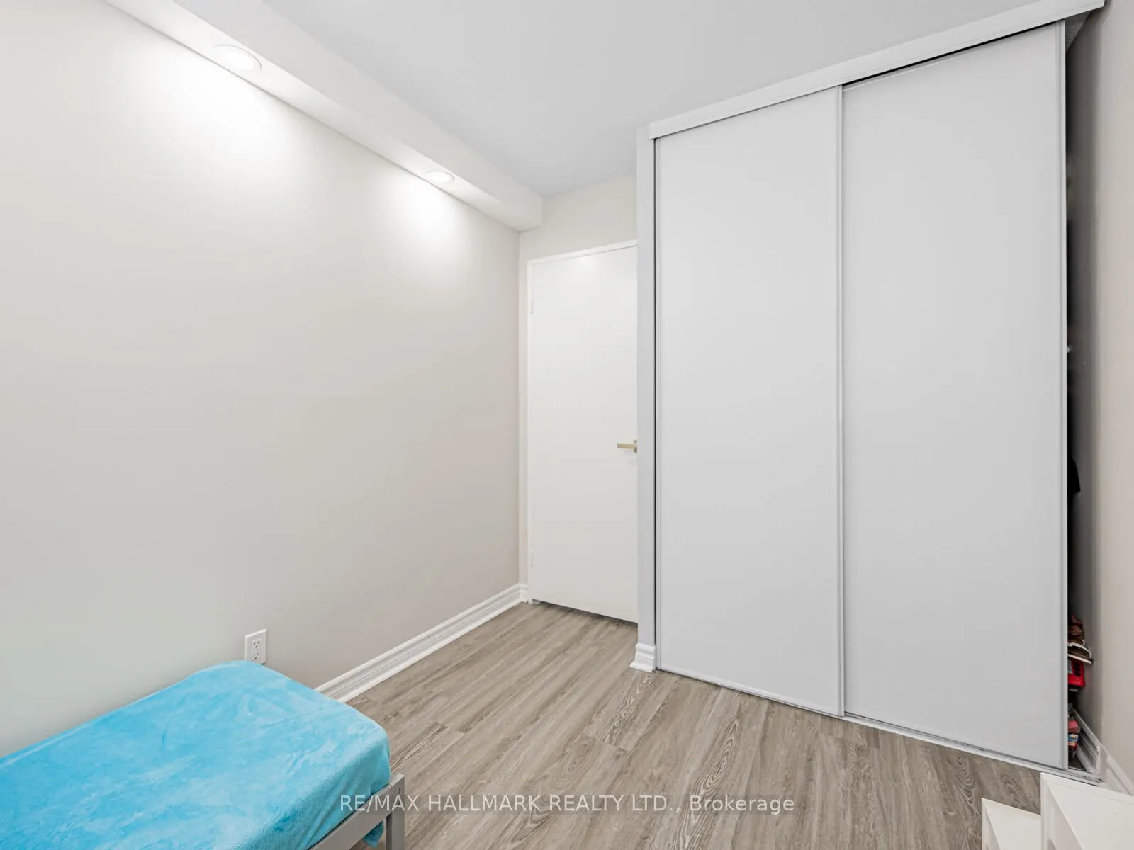 40 Sunrise Avenue, #104