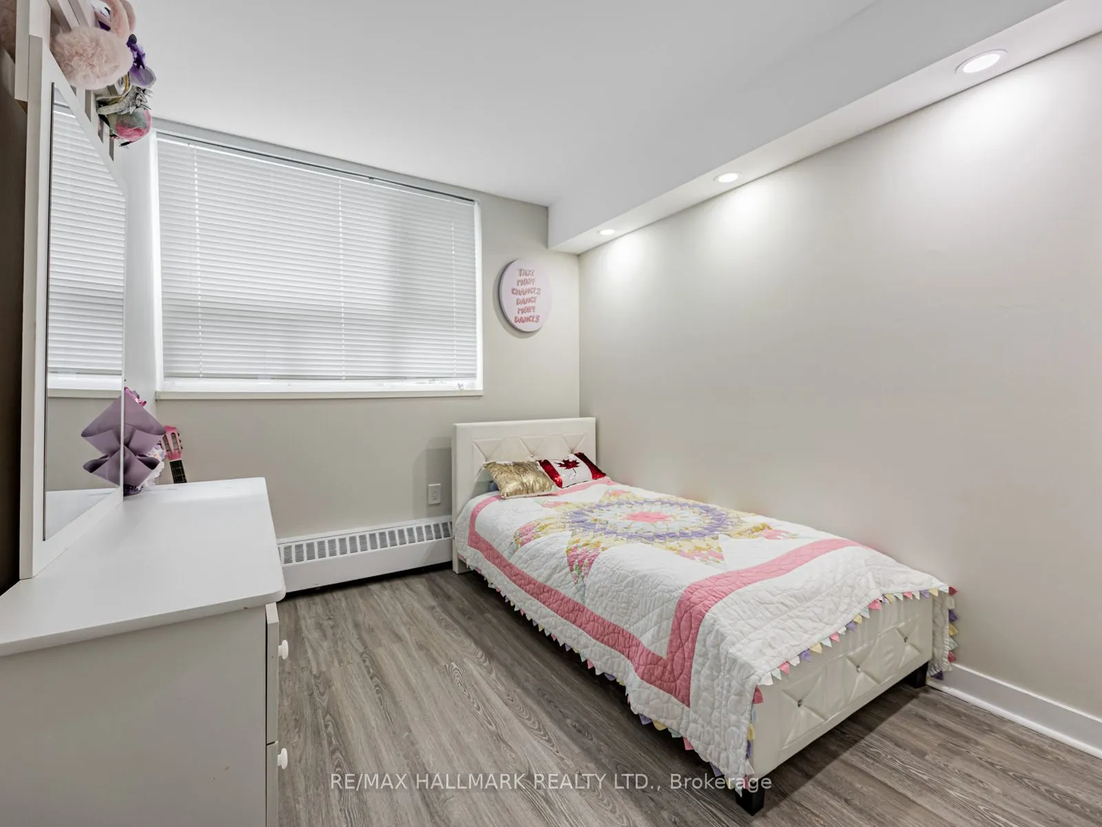 40 Sunrise Avenue, #104