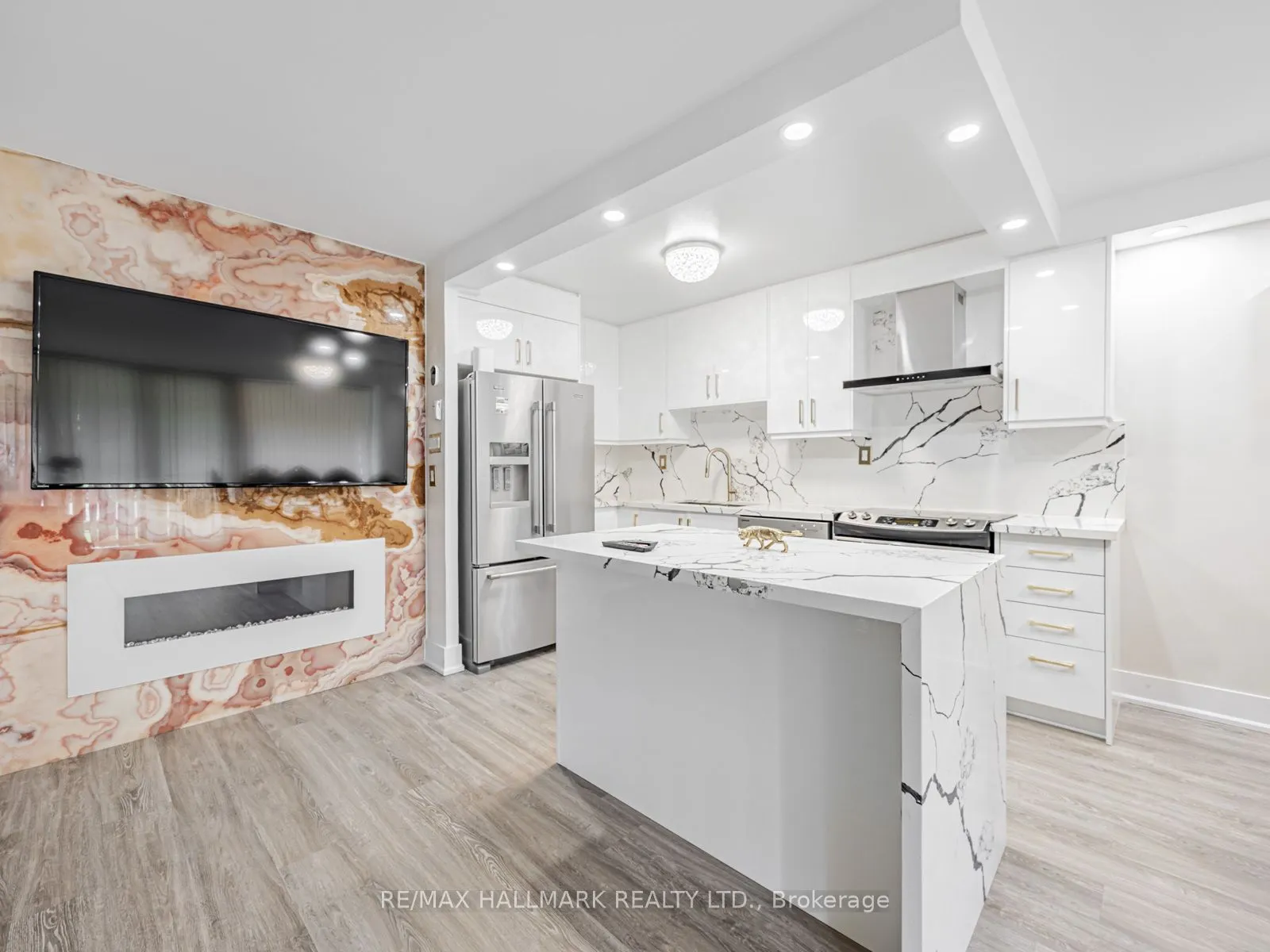 40 Sunrise Avenue, #104