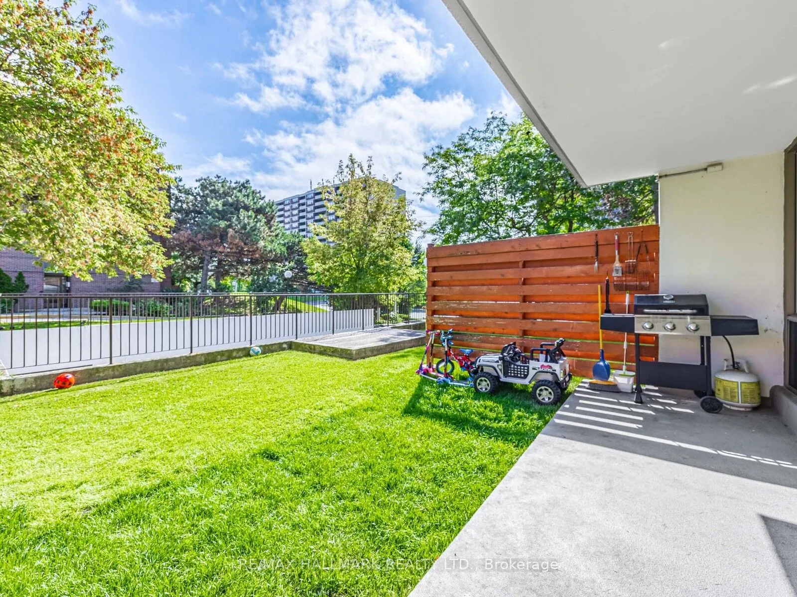40 Sunrise Avenue, #104