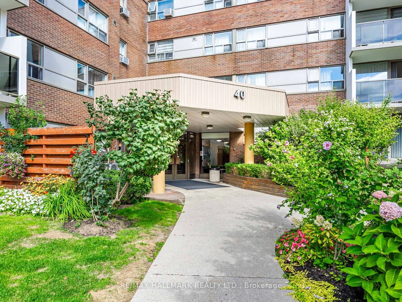 40 Sunrise Avenue, #104