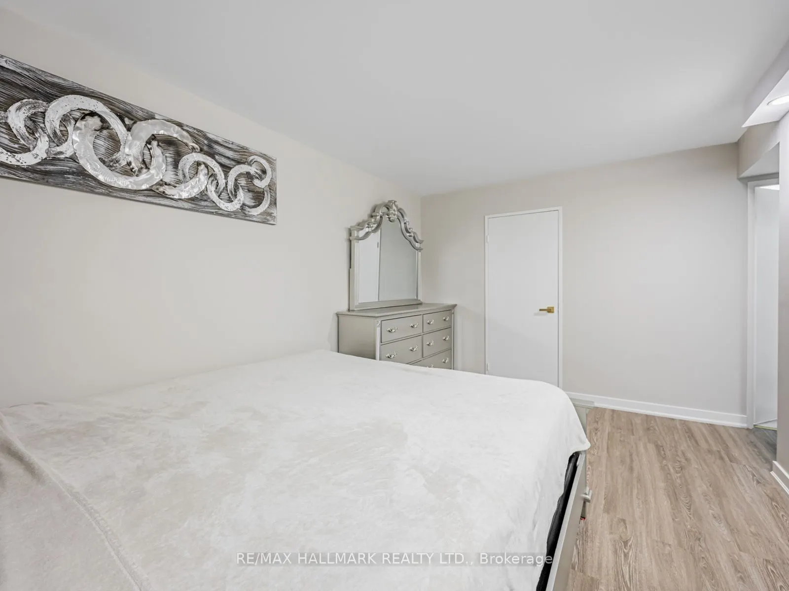 40 Sunrise Avenue, #104