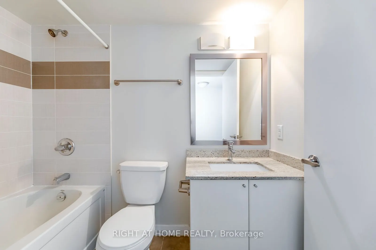 33 Bay Street, #1405