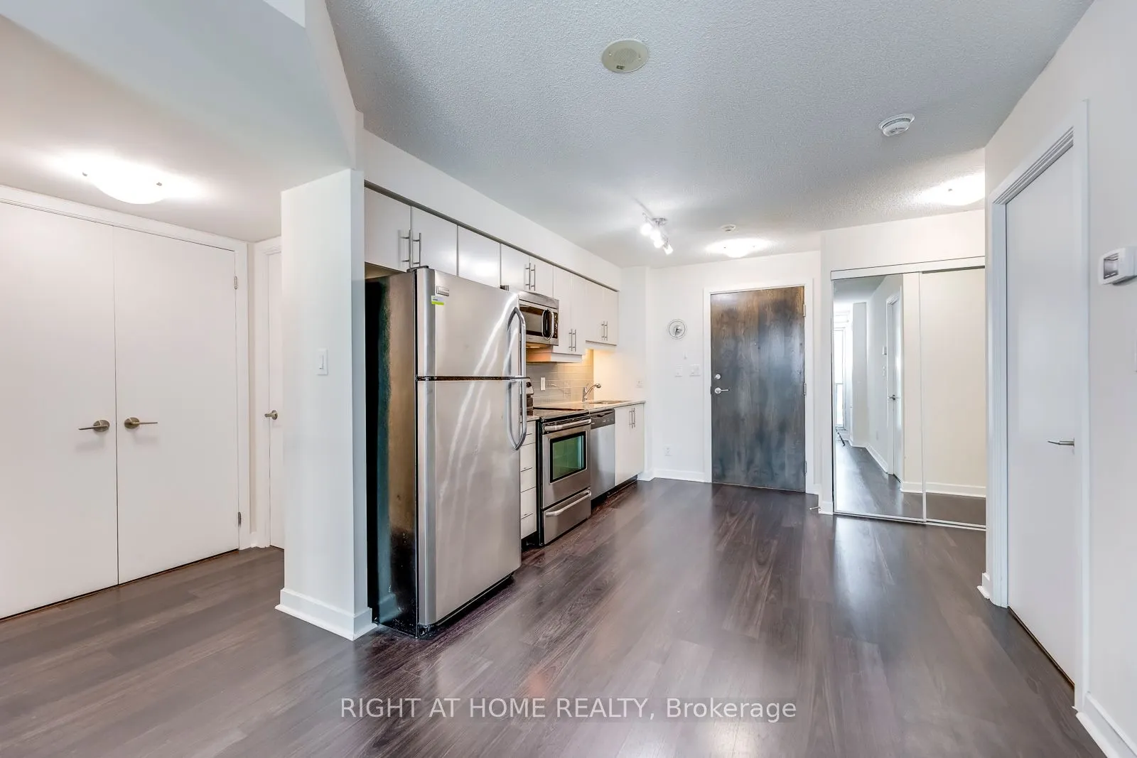 33 Bay Street, #1405