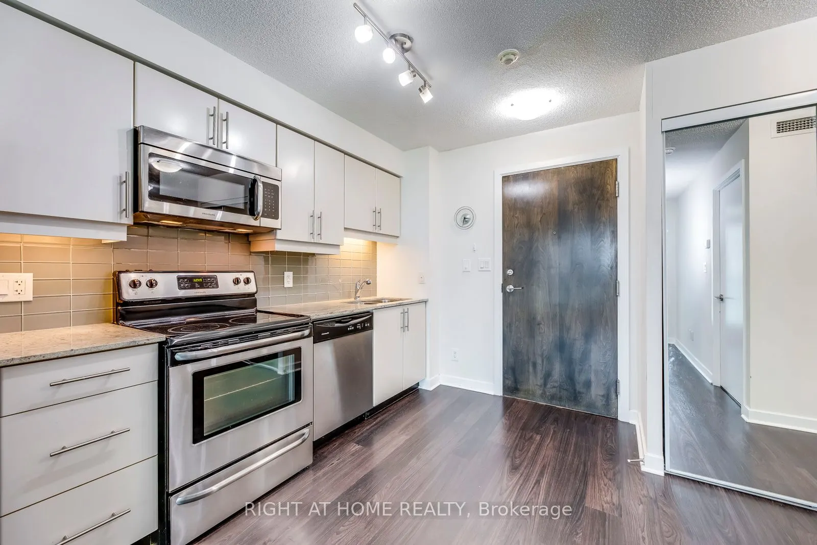 33 Bay Street, #1405