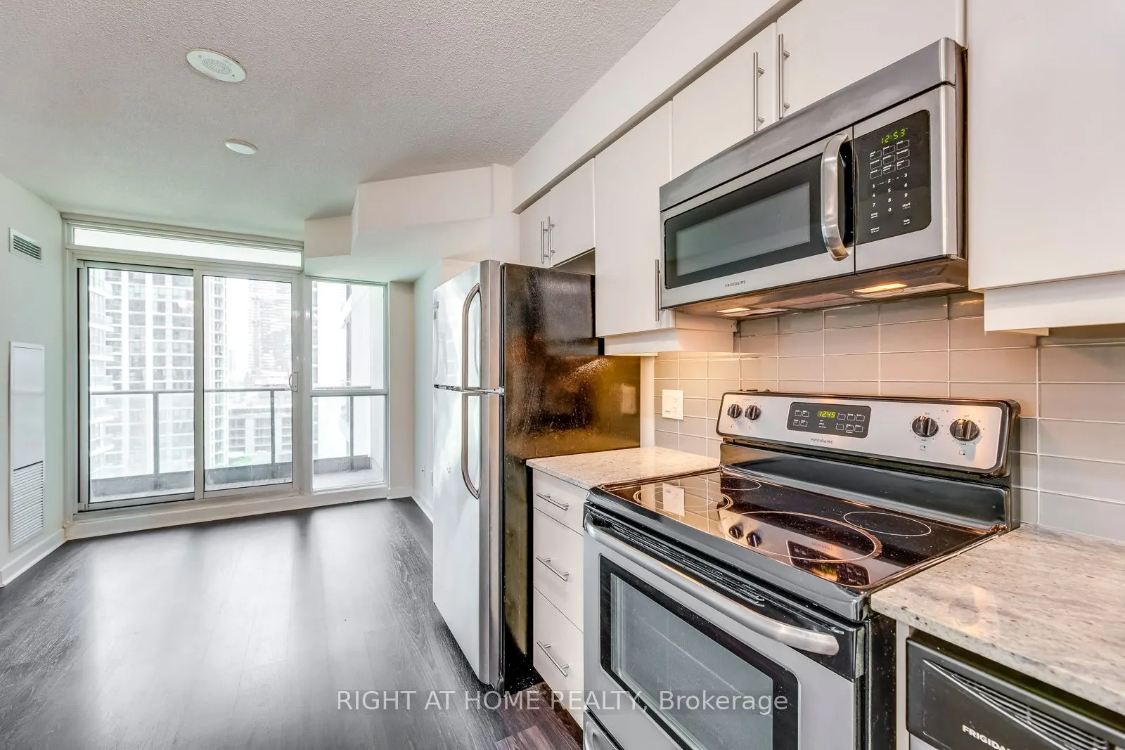 33 Bay Street, #1405