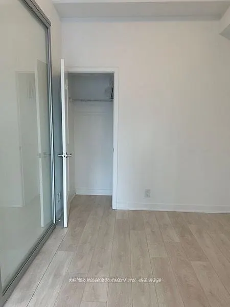 120 Parliament Street, #816