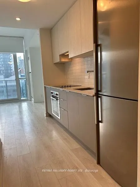 120 Parliament Street, #816
