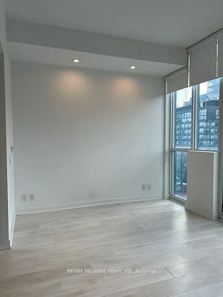 120 Parliament Street, #816