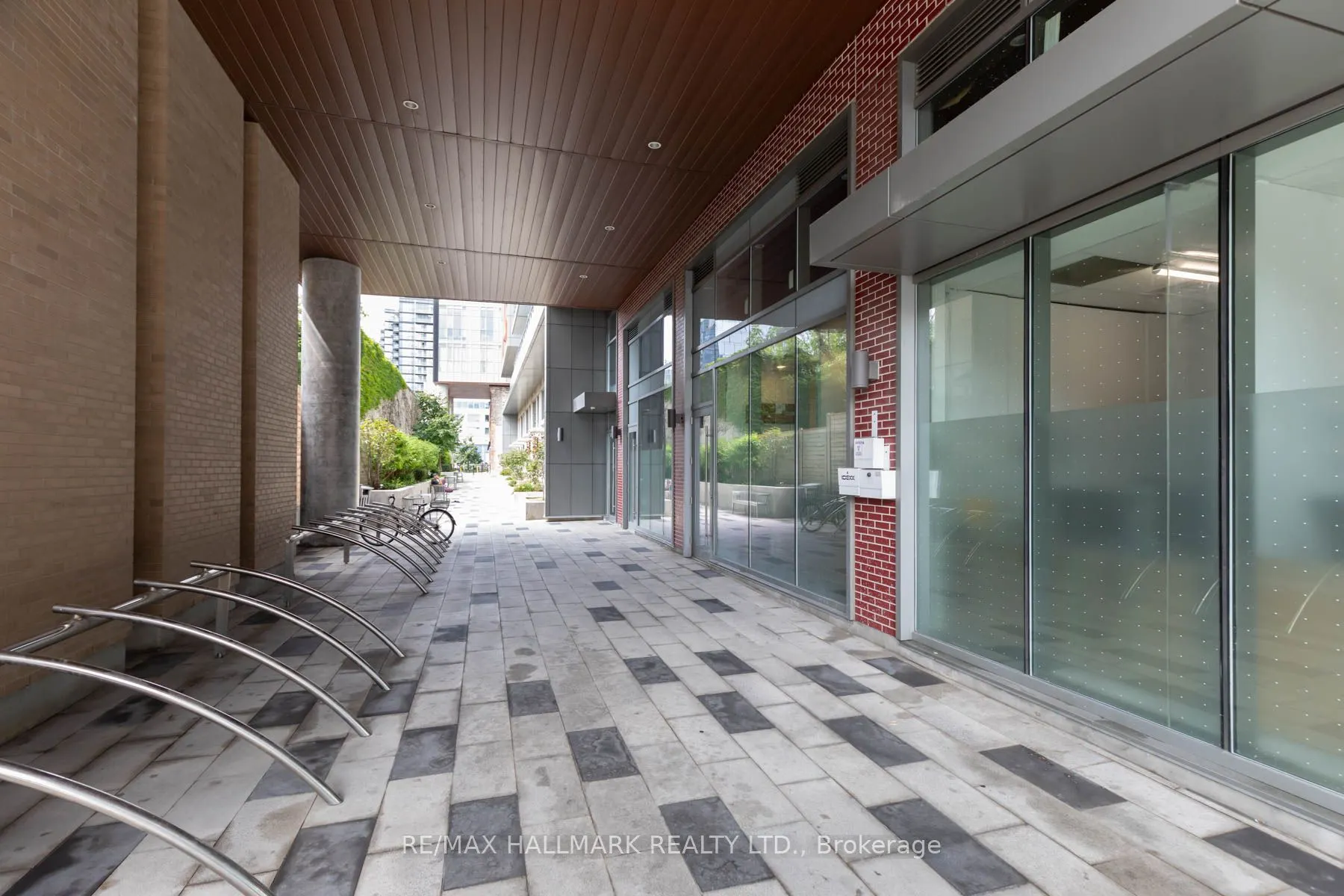 120 Parliament Street, #816