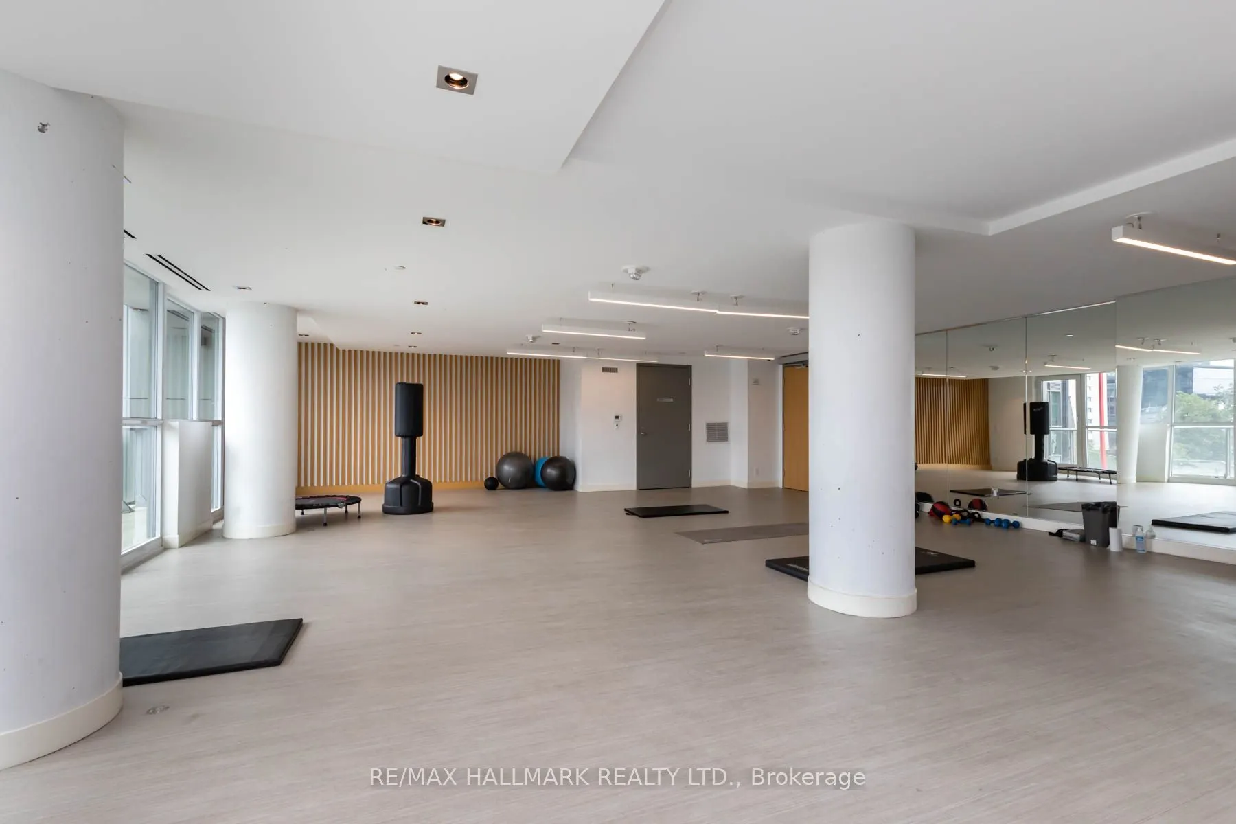 120 Parliament Street, #816