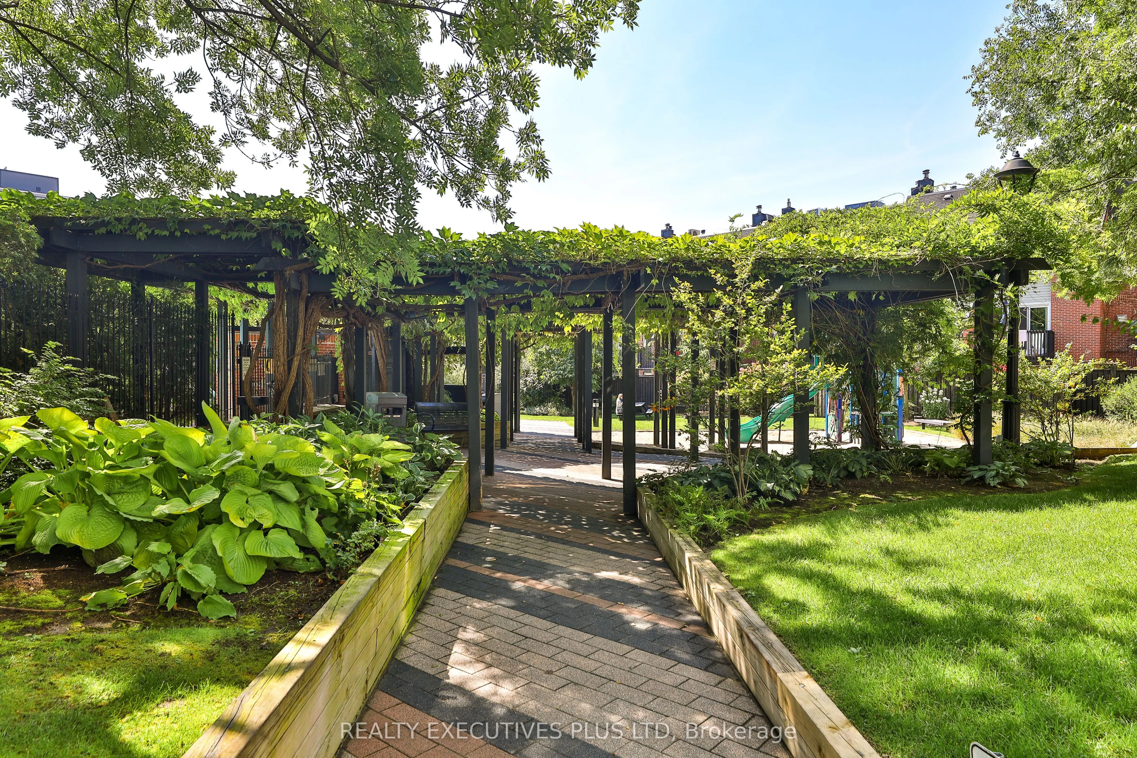 701 King Street W, #811
