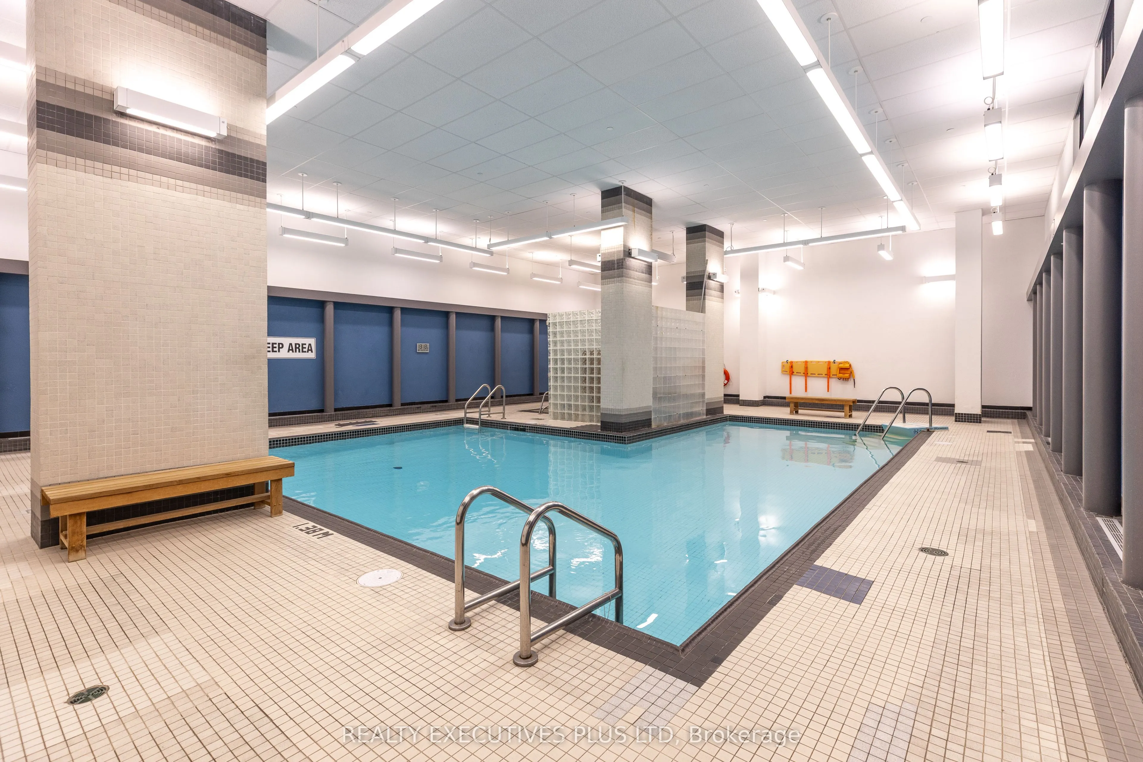 701 King Street W, #811