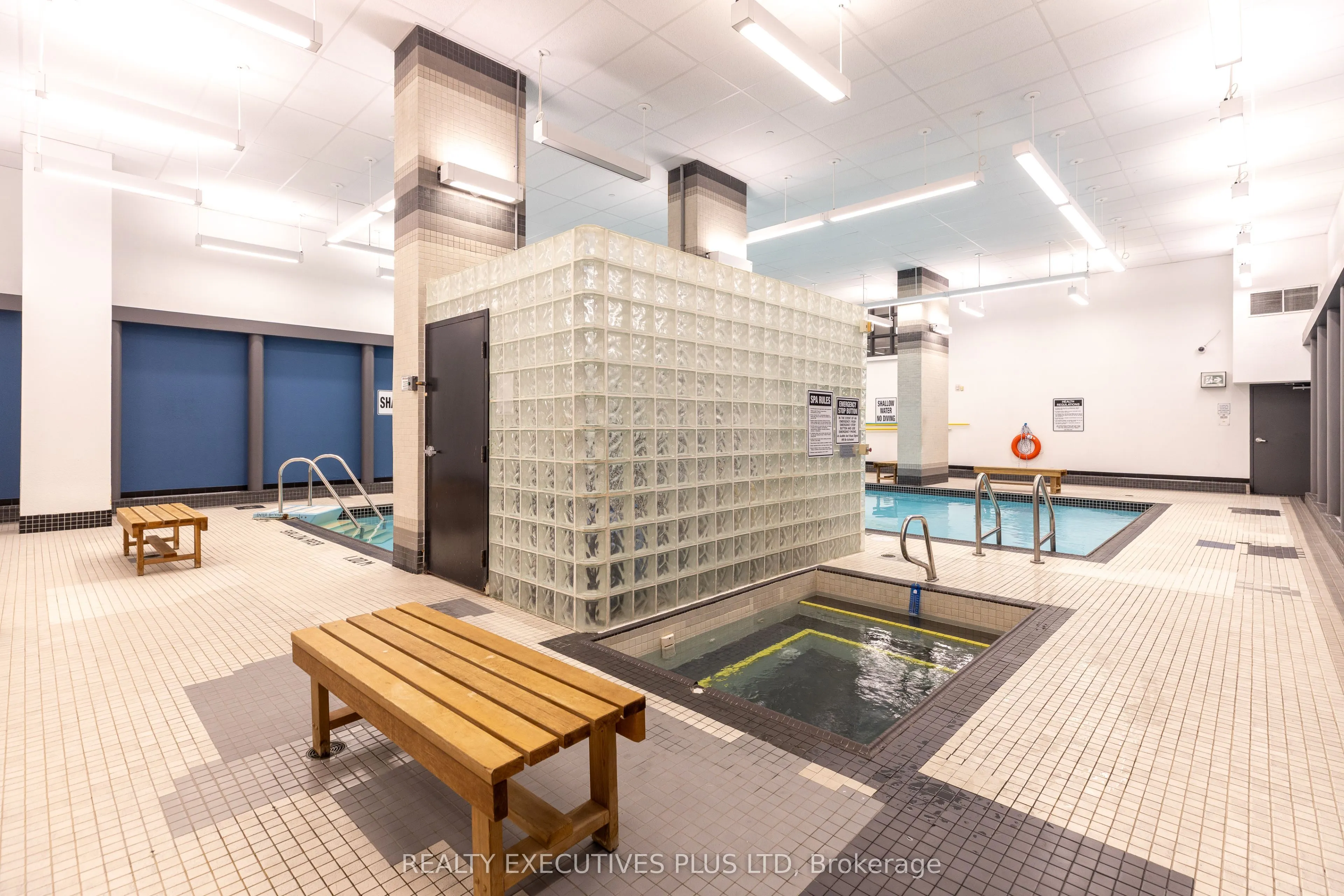 701 King Street W, #811