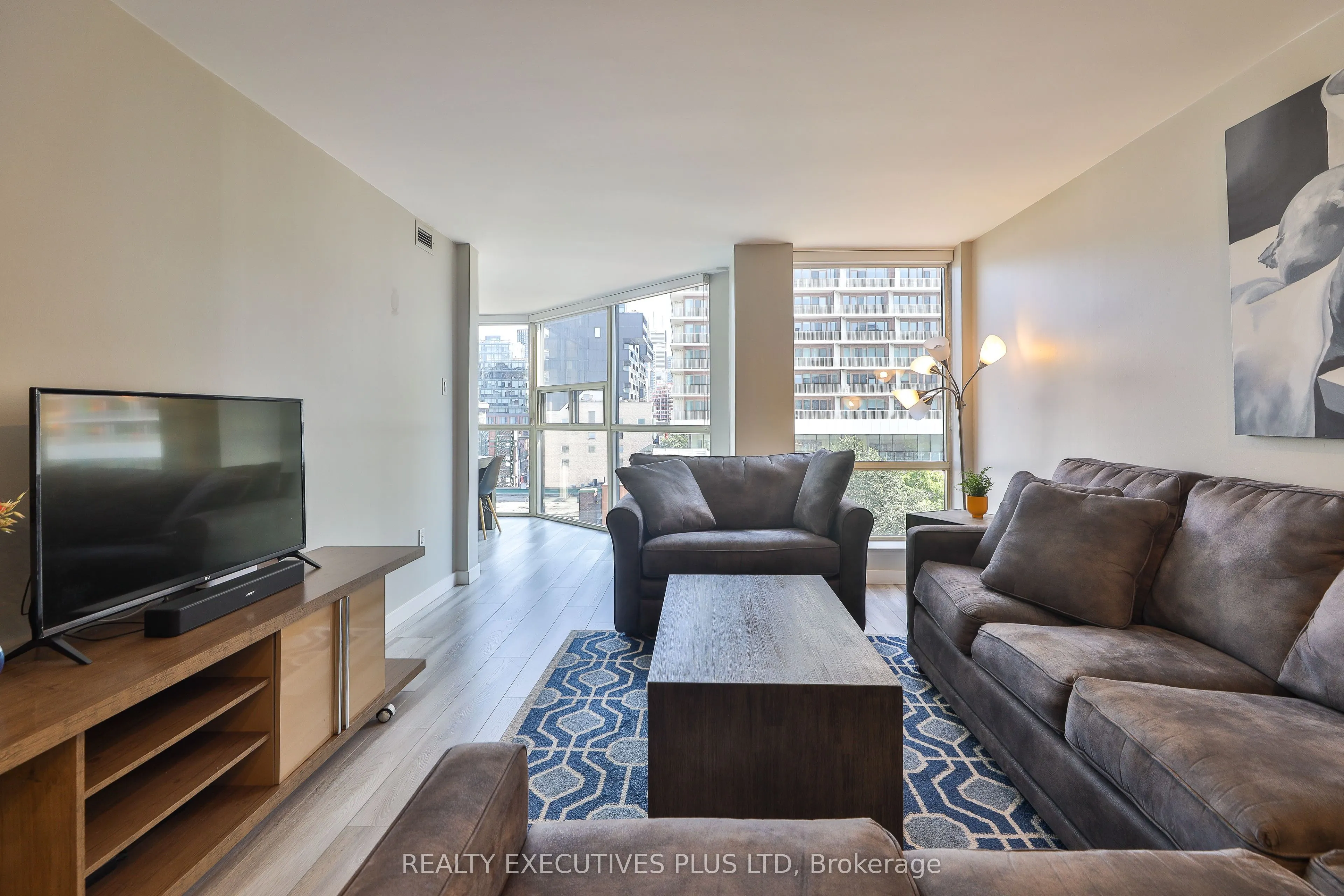 701 King Street W, #811