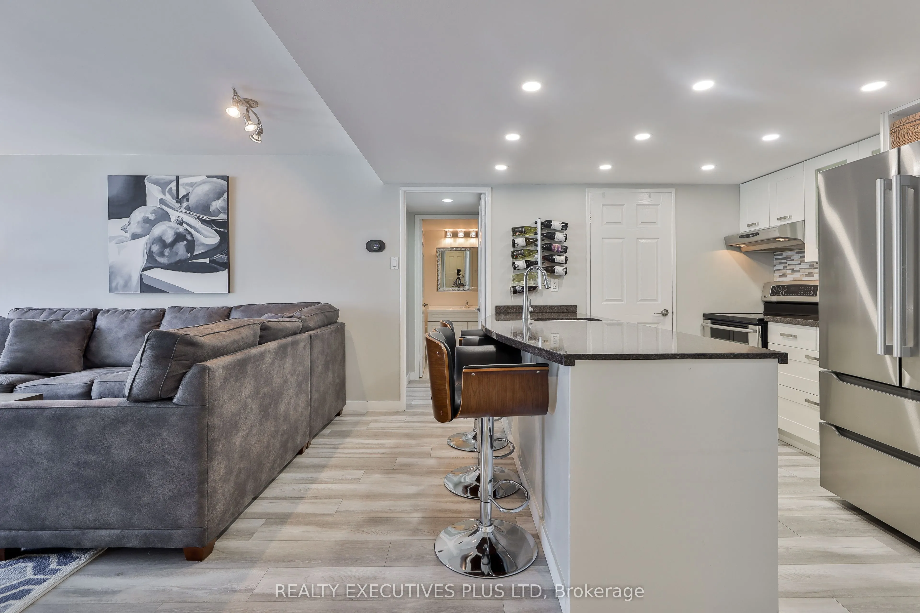 701 King Street W, #811