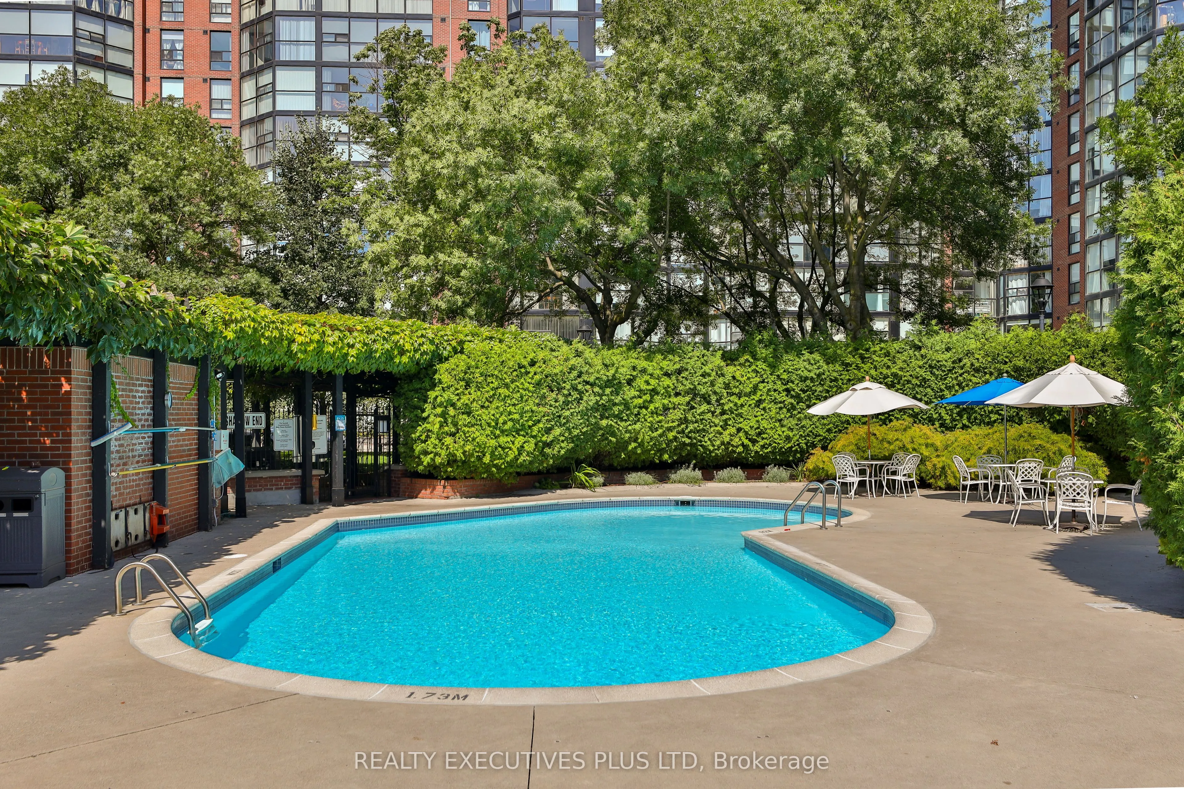 701 King Street W, #811