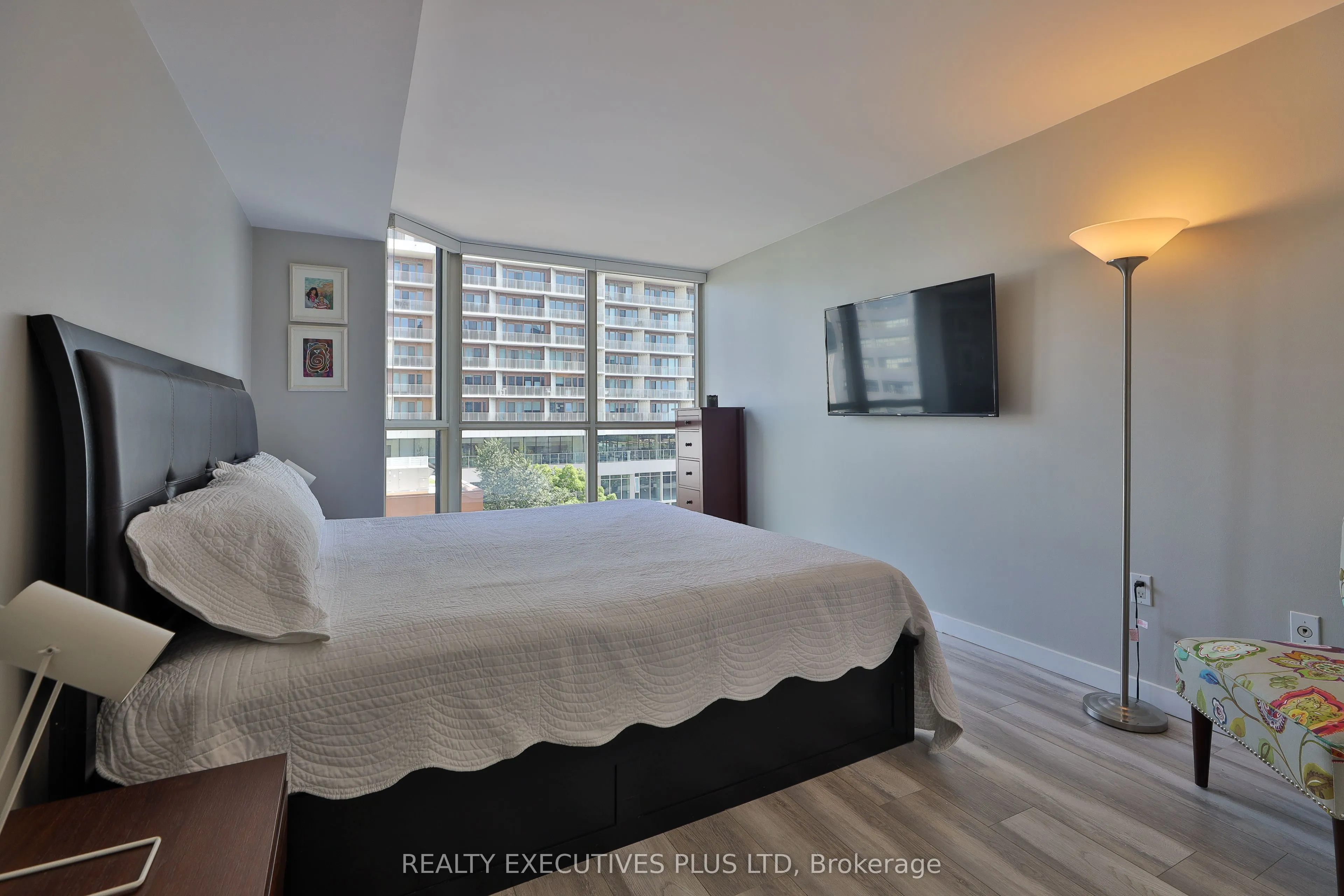 701 King Street W, #811