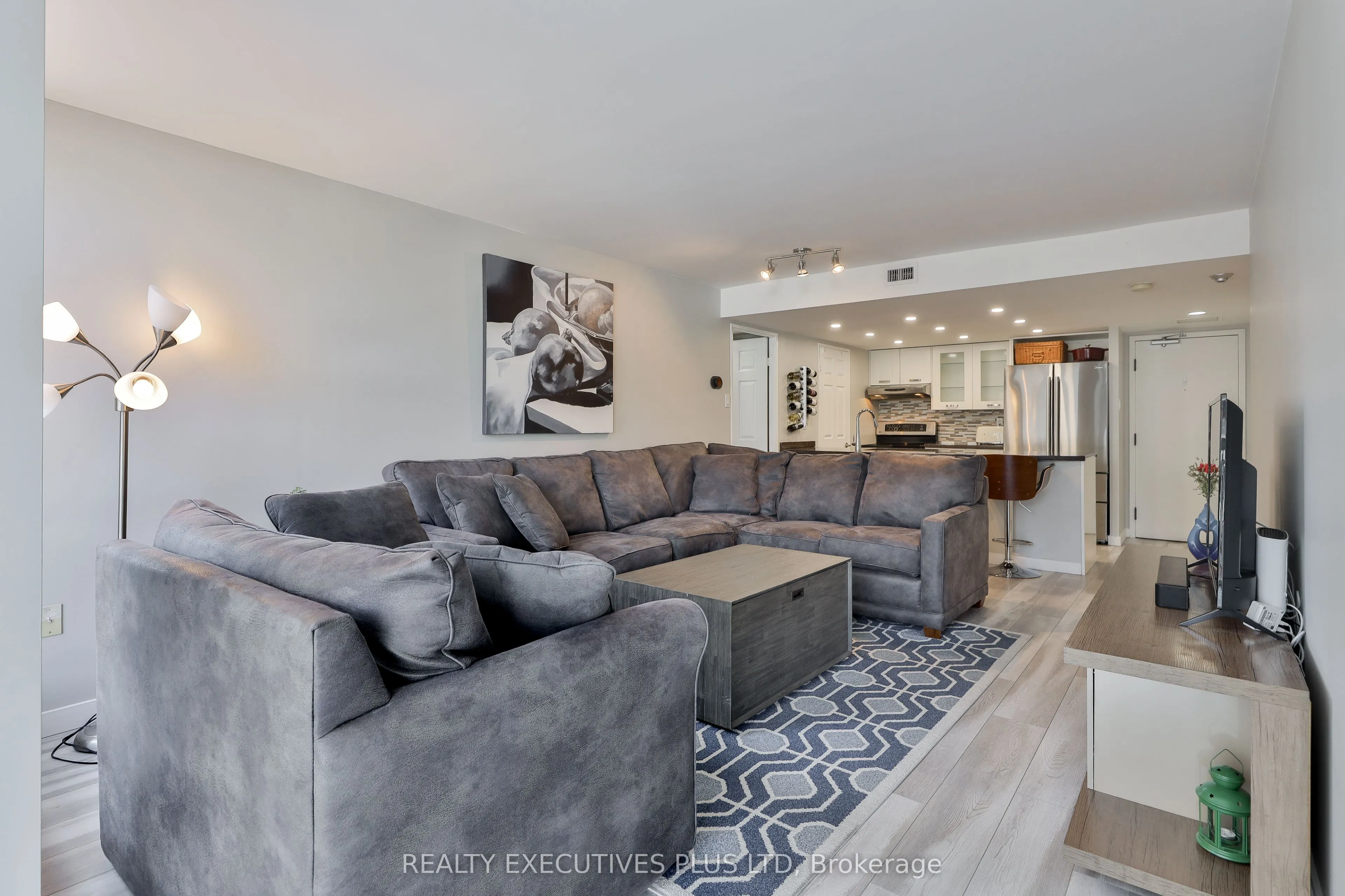 701 King Street W, #811
